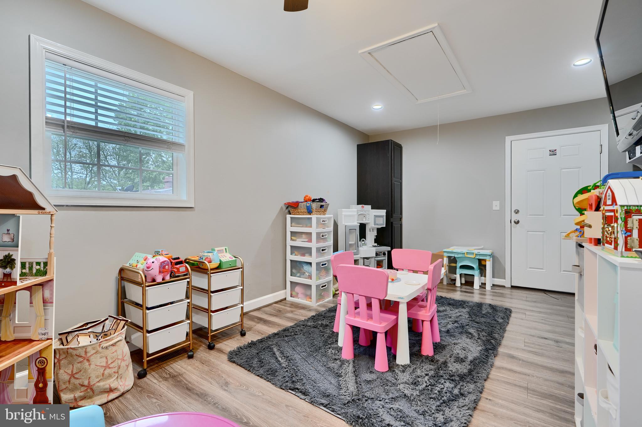 WAKEFIELD MEADOWS - Residential