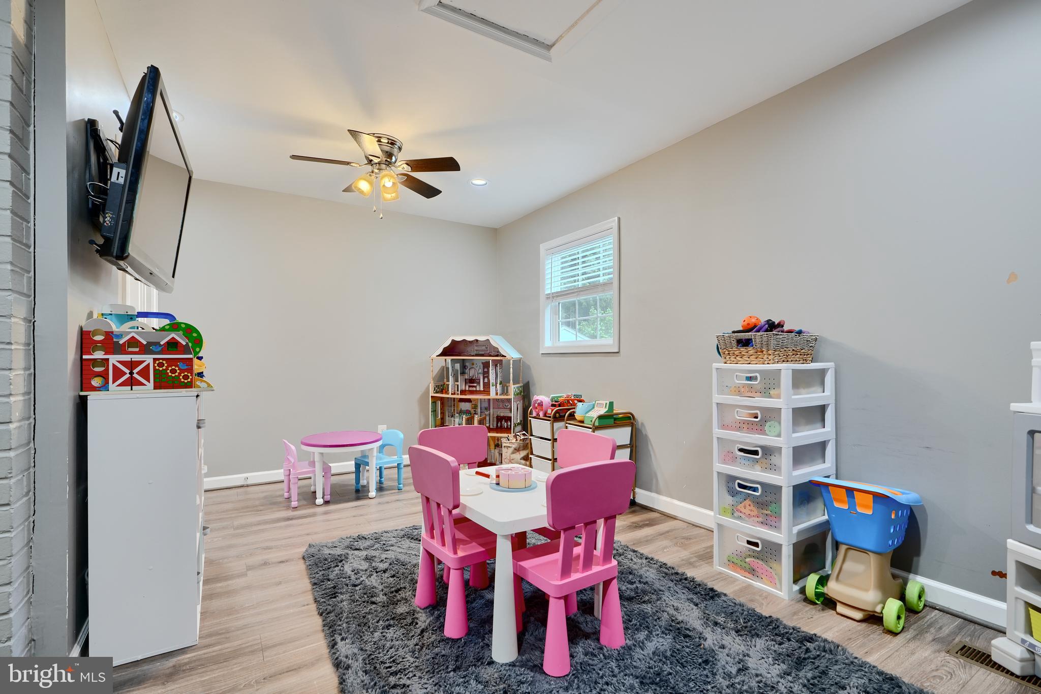 WAKEFIELD MEADOWS - Residential