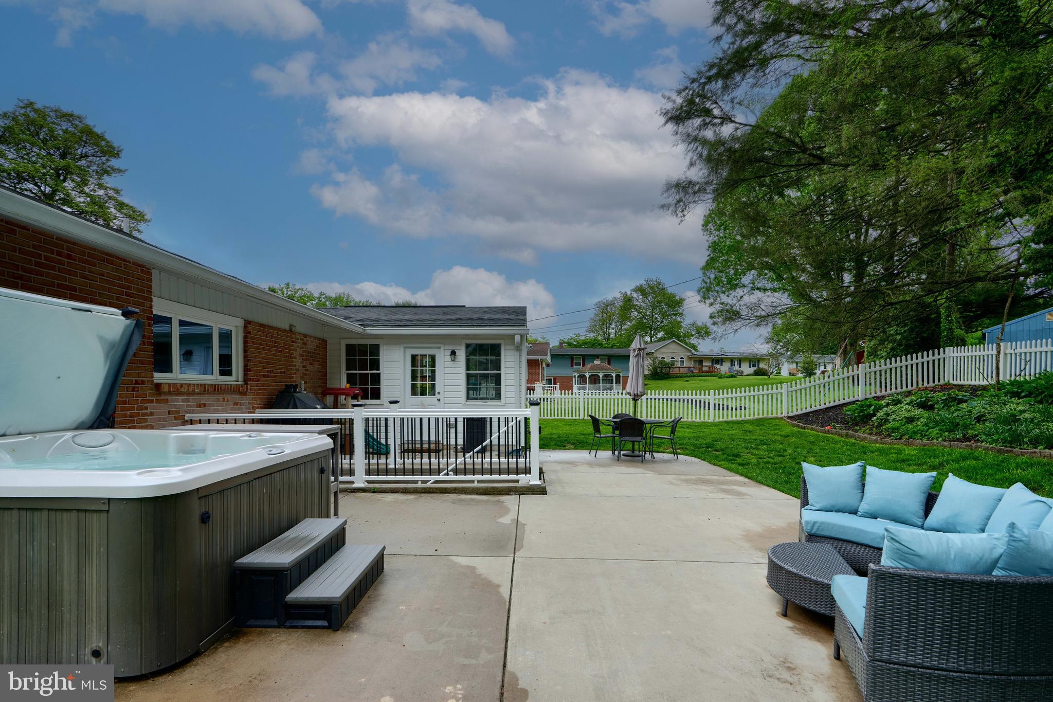 WAKEFIELD MEADOWS - Residential