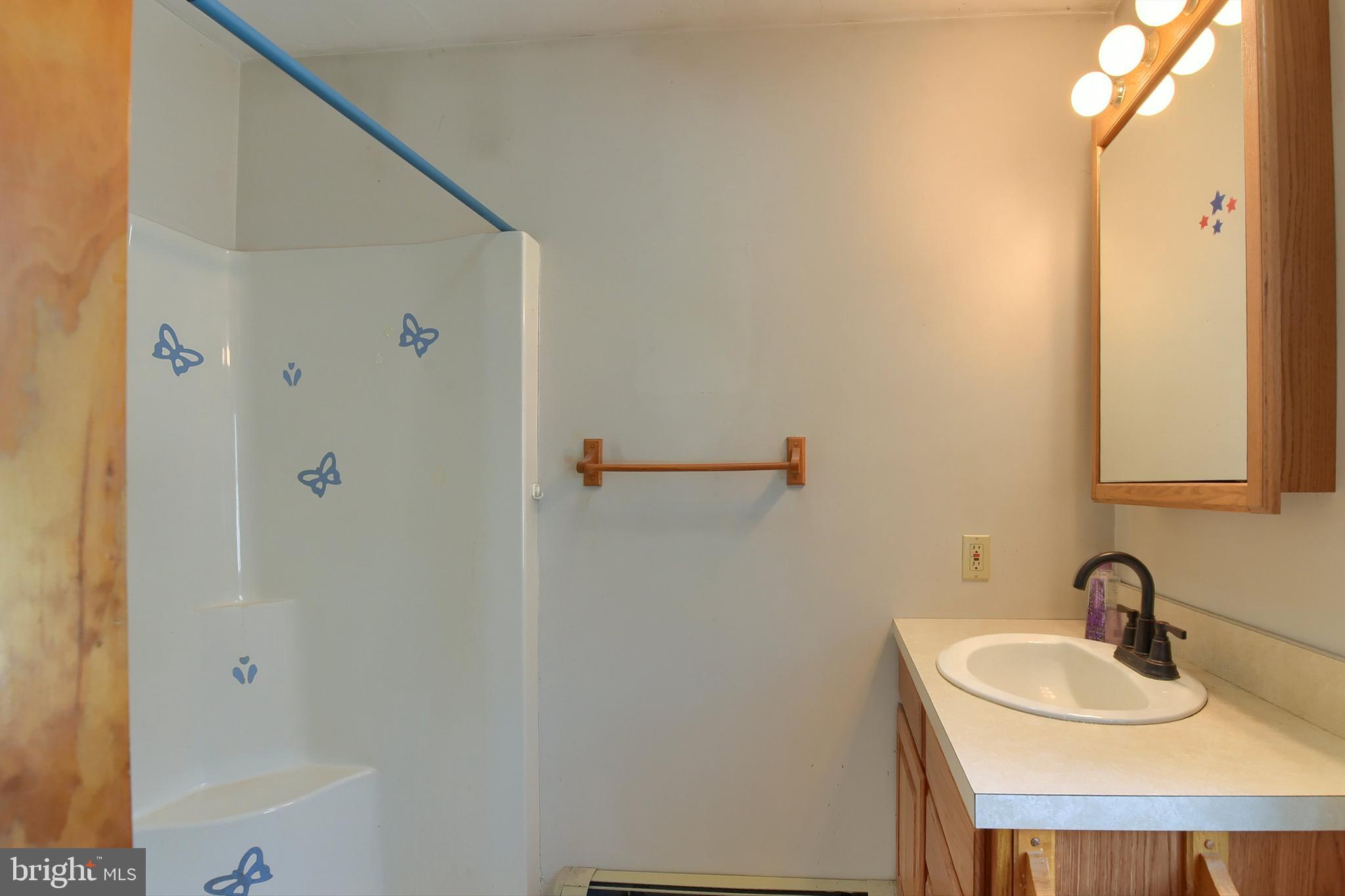 HOLLYWOOD ESTATES - Residential