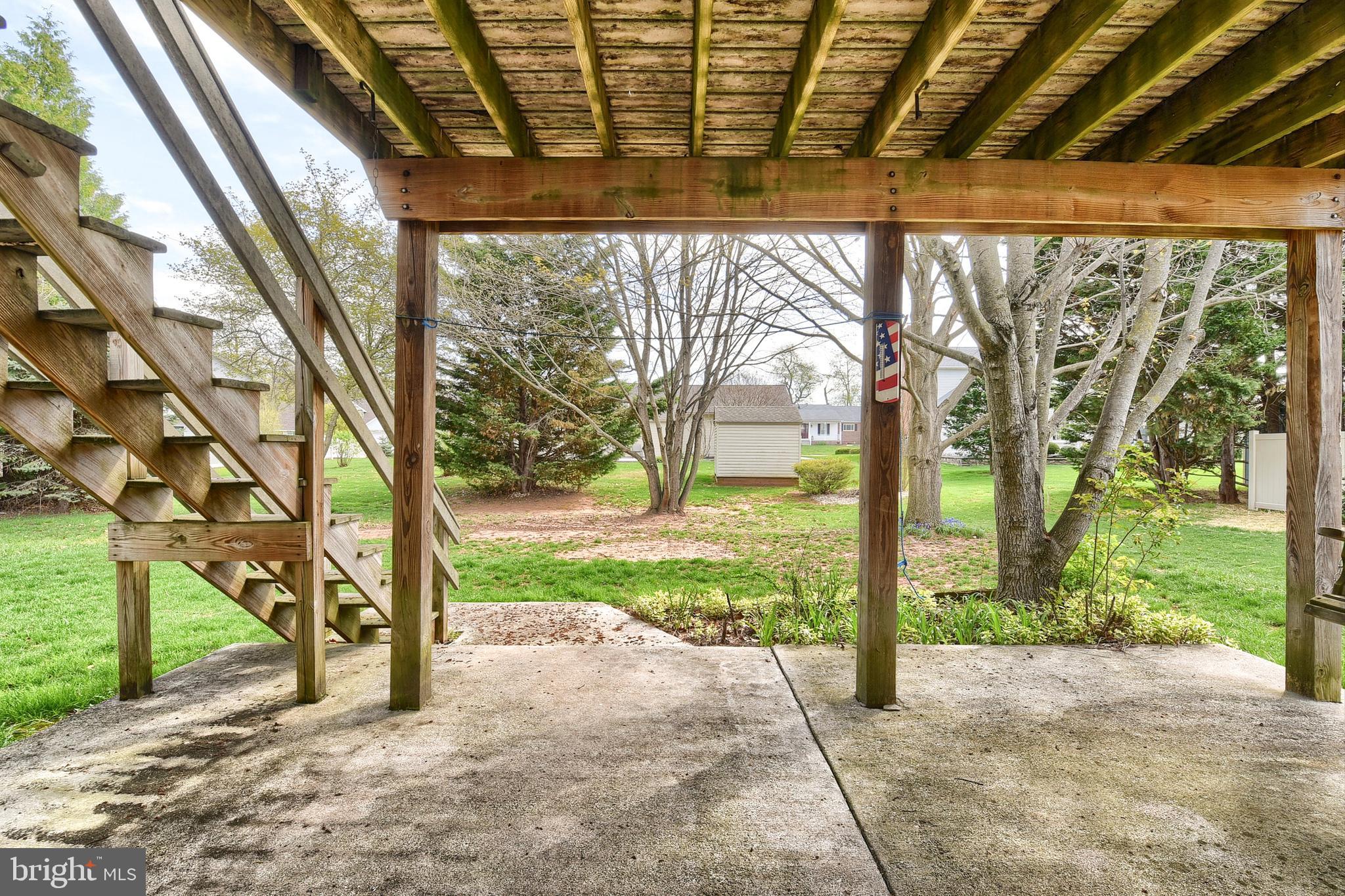 HOLLYWOOD ESTATES - Residential