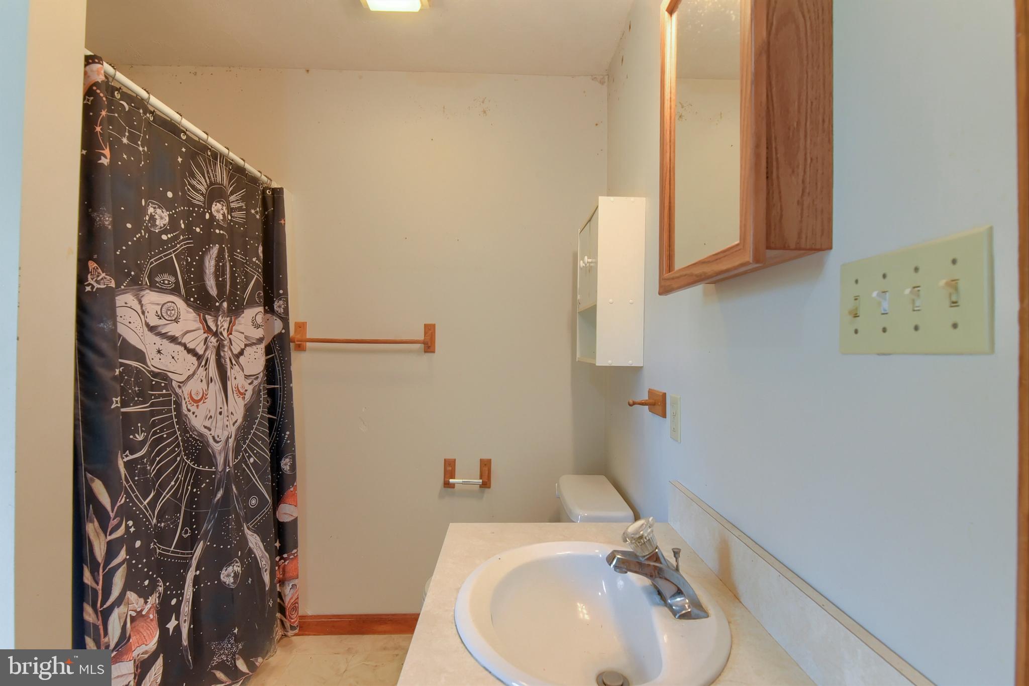 HOLLYWOOD ESTATES - Residential