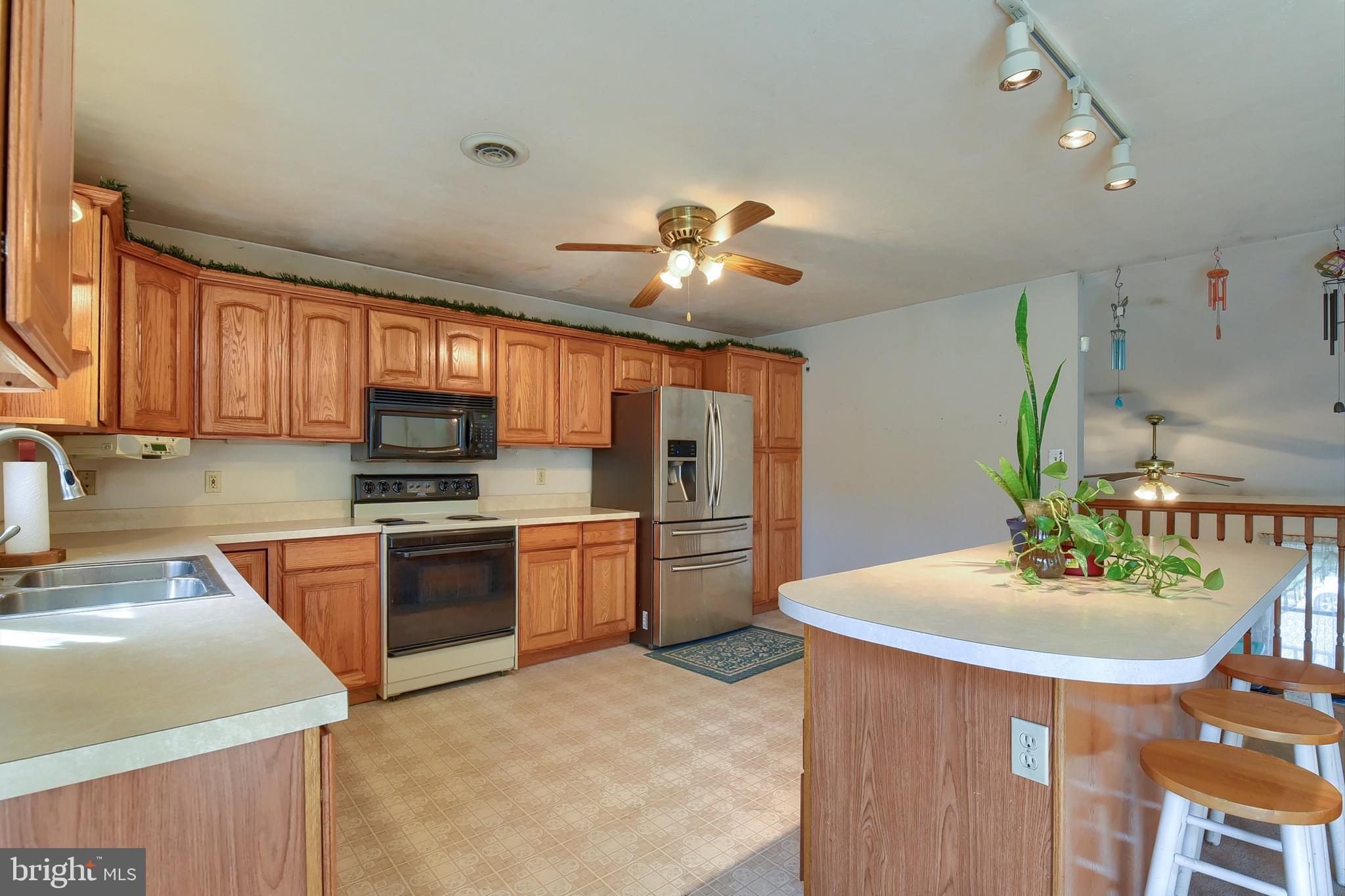 HOLLYWOOD ESTATES - Residential