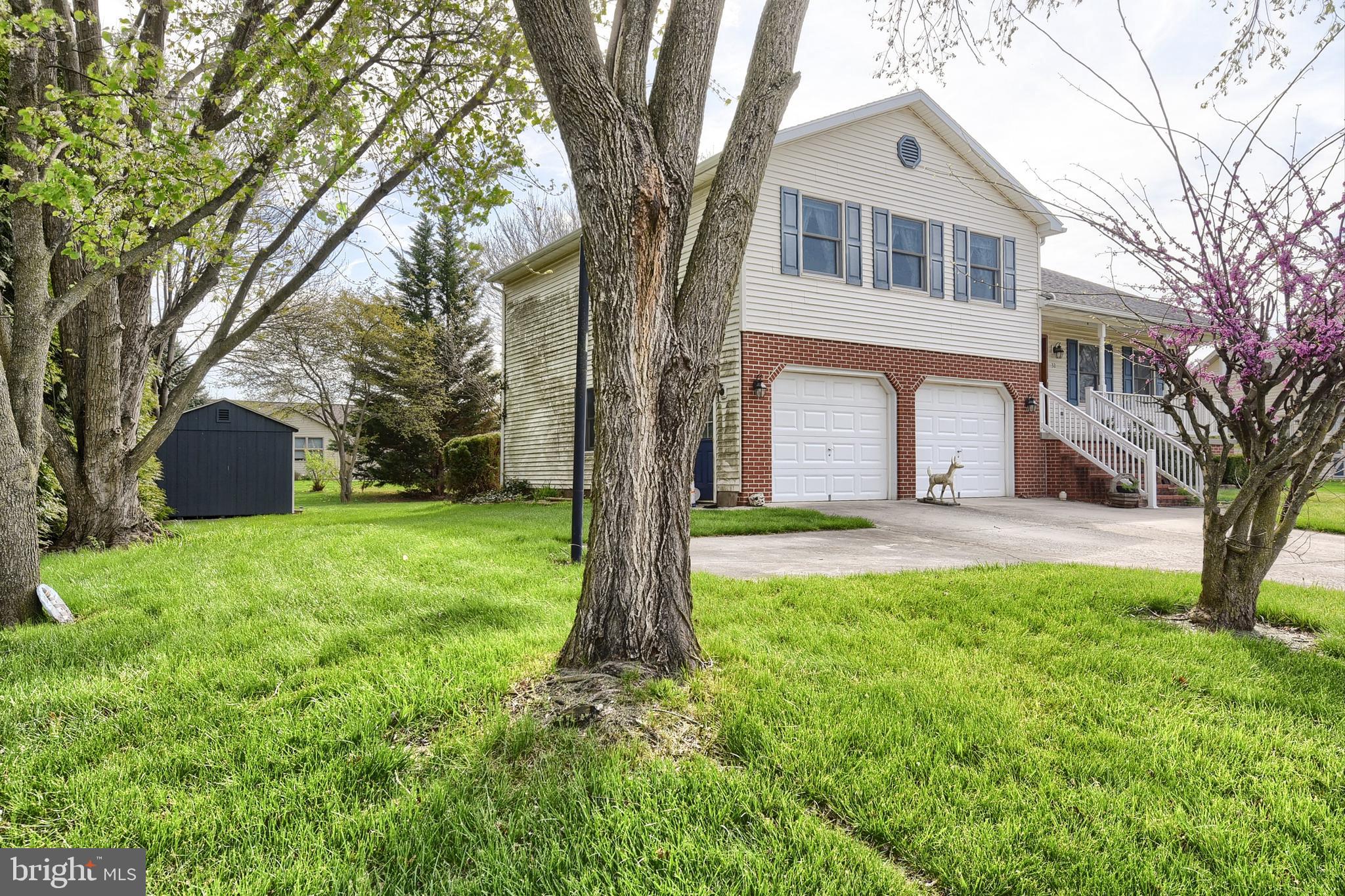 HOLLYWOOD ESTATES - Residential