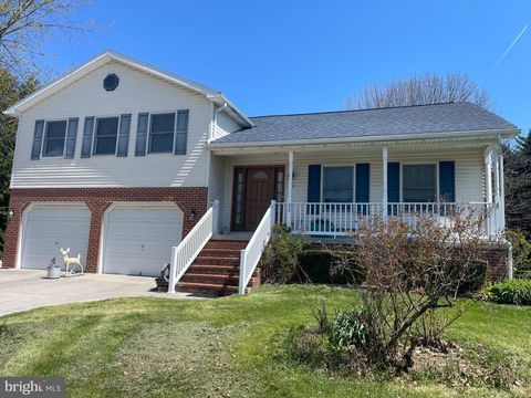 32 CHINKAPIN DRIVE NEW OXFORD PA 17350