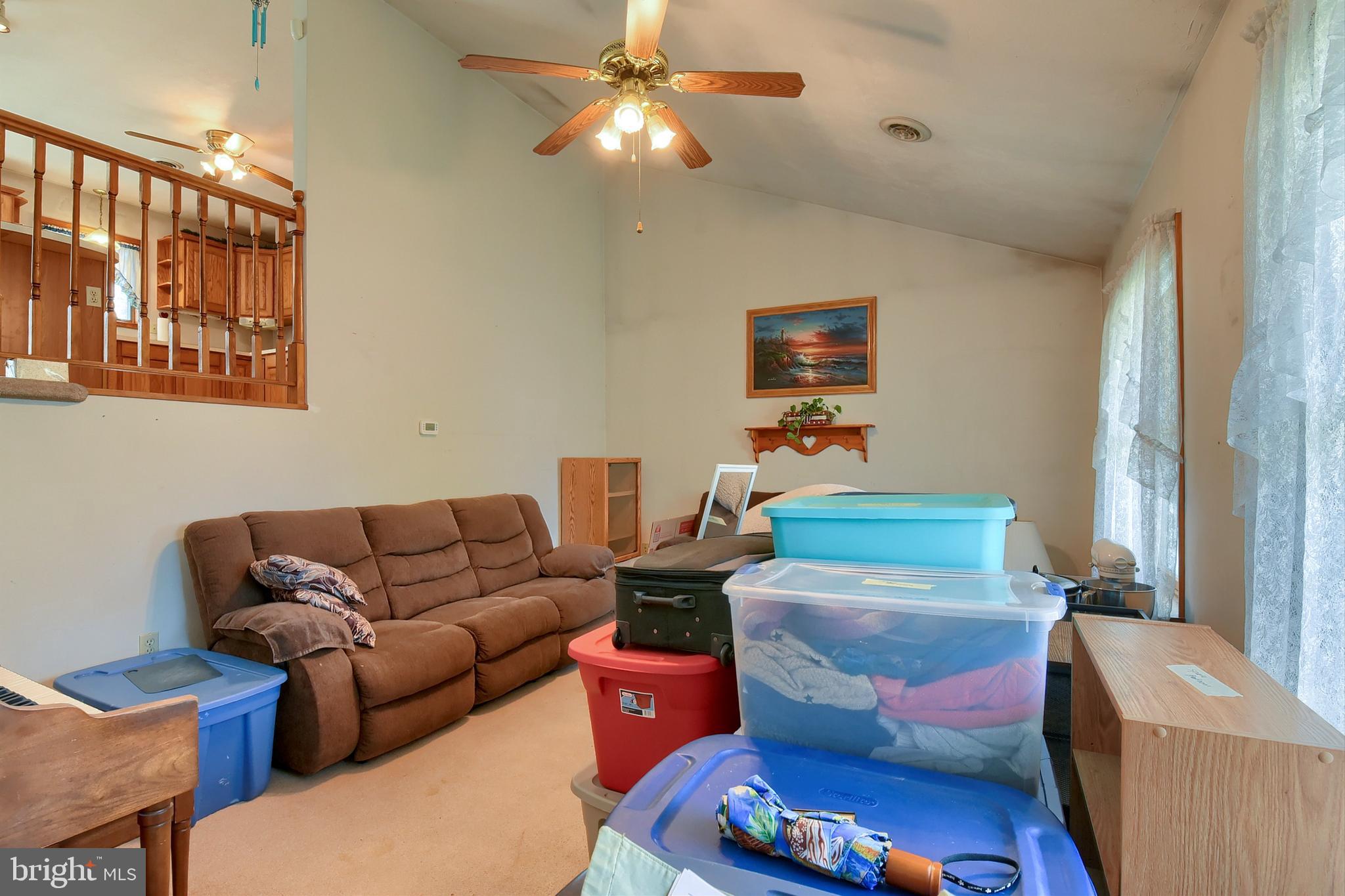 HOLLYWOOD ESTATES - Residential