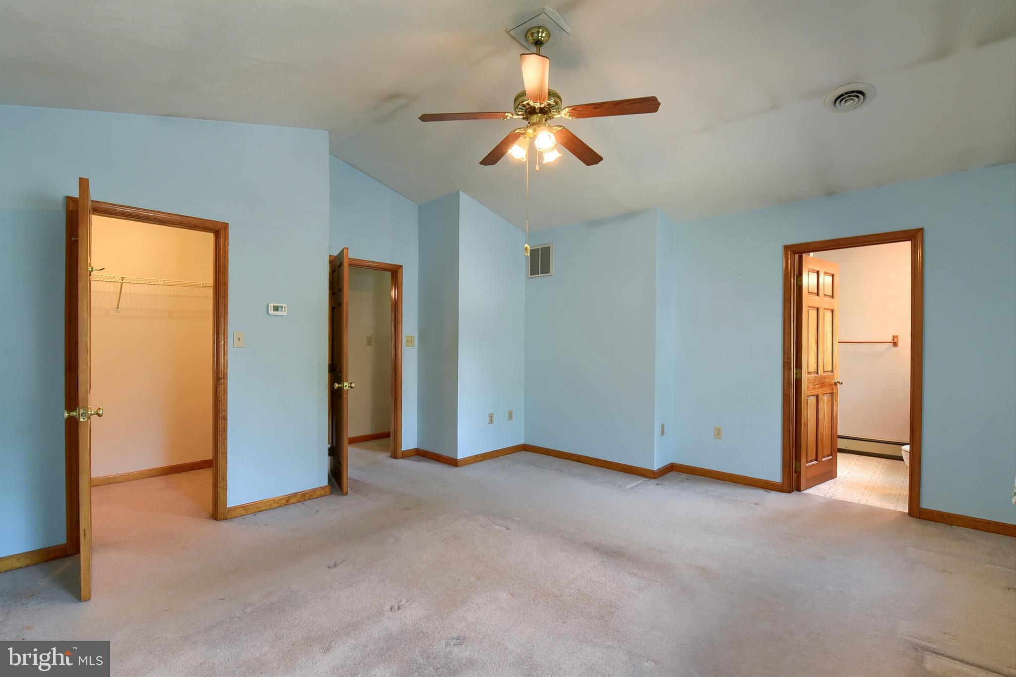 HOLLYWOOD ESTATES - Residential