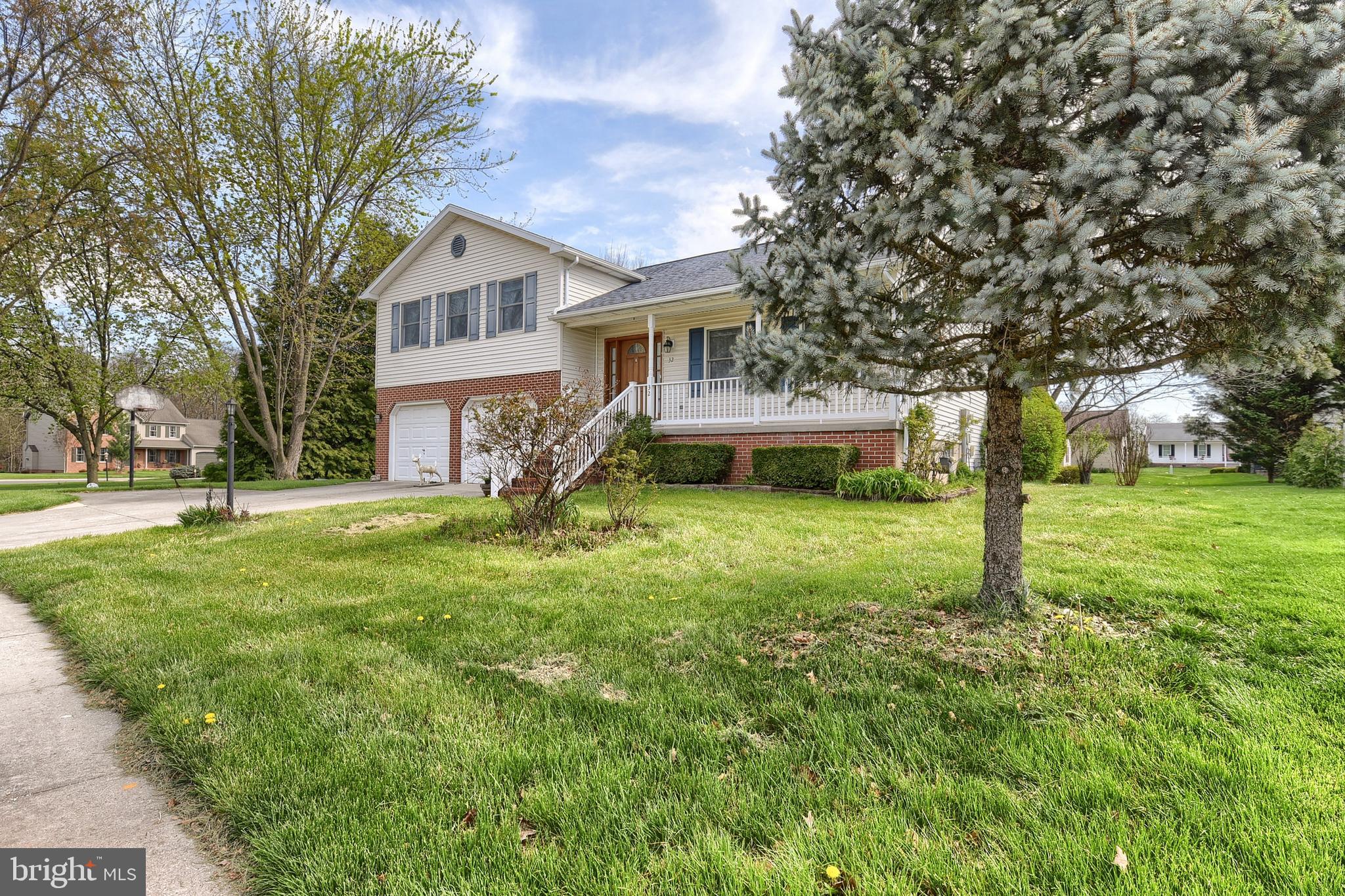 HOLLYWOOD ESTATES - Residential