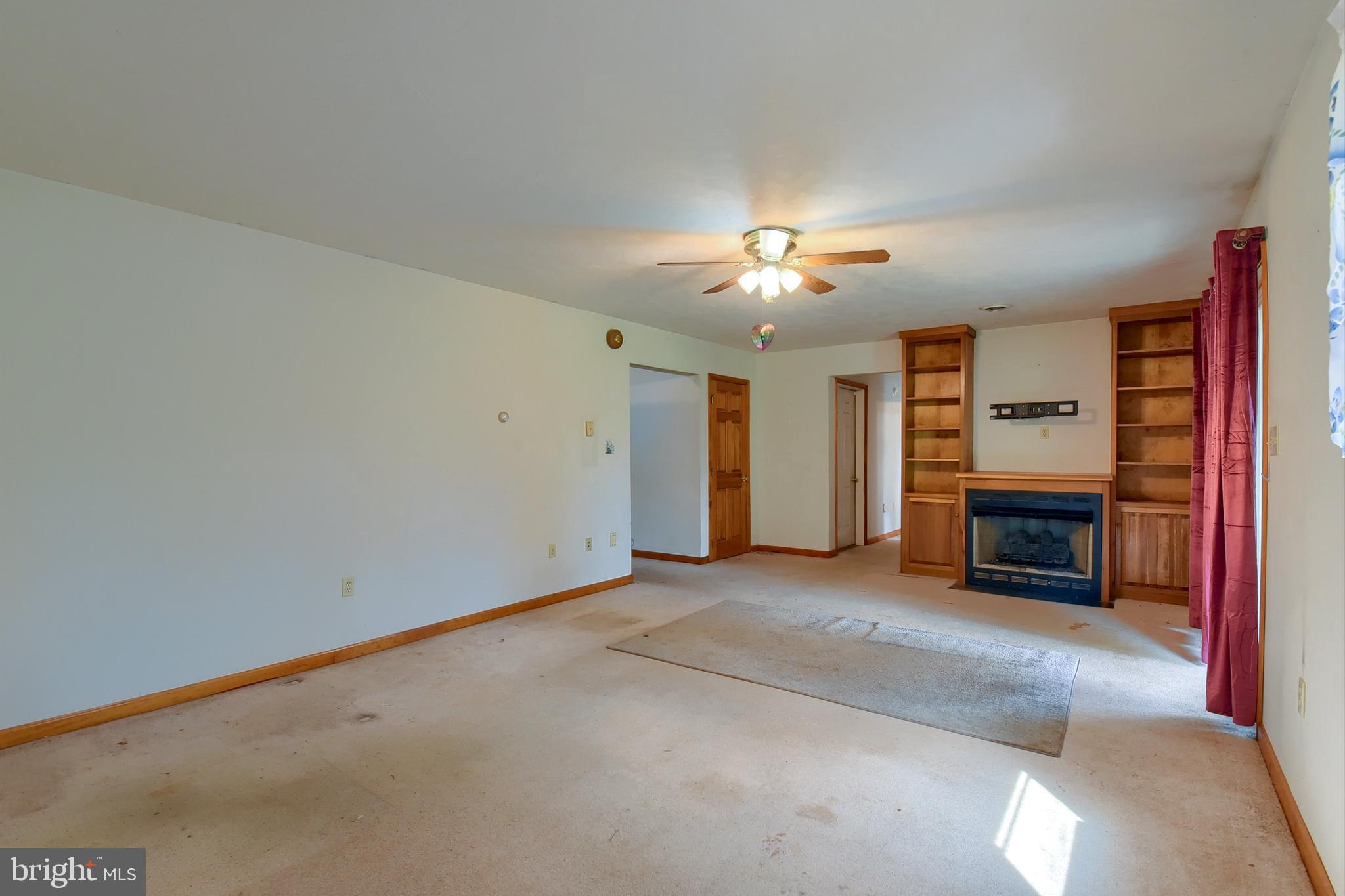 HOLLYWOOD ESTATES - Residential