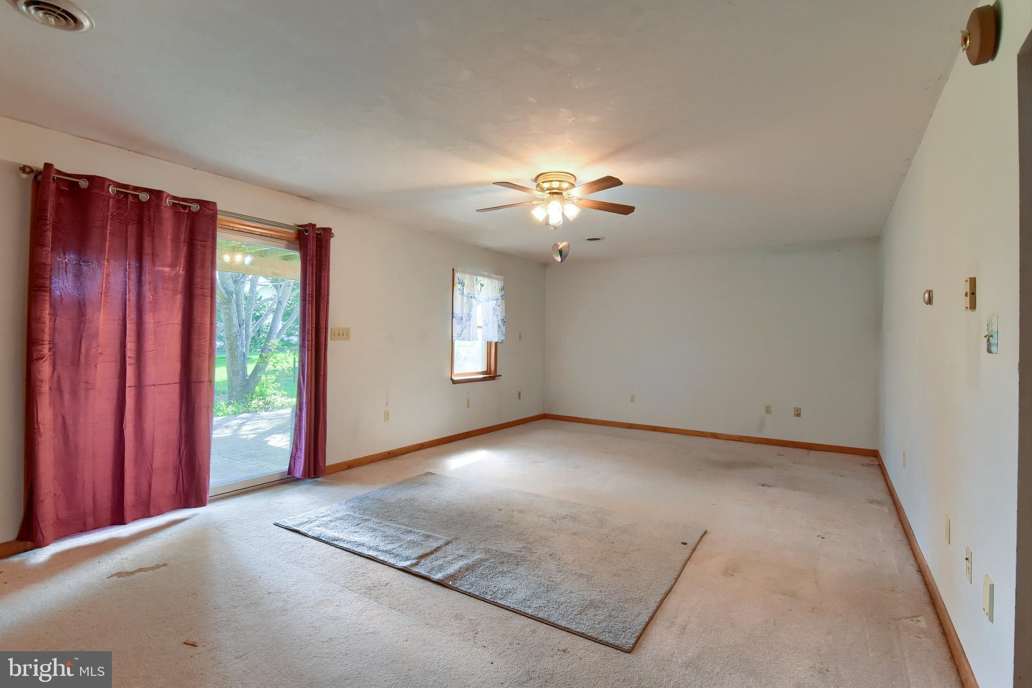 HOLLYWOOD ESTATES - Residential