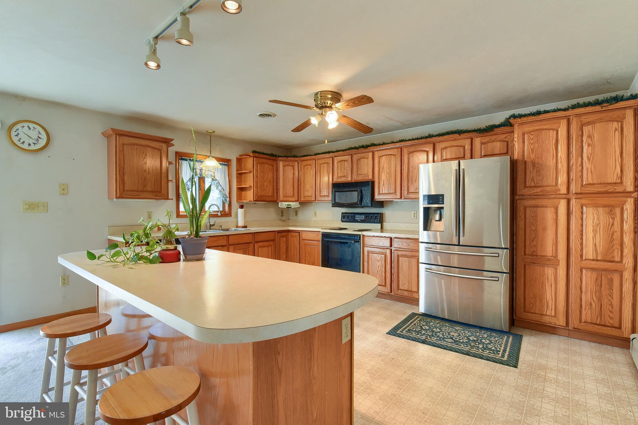 HOLLYWOOD ESTATES - Residential