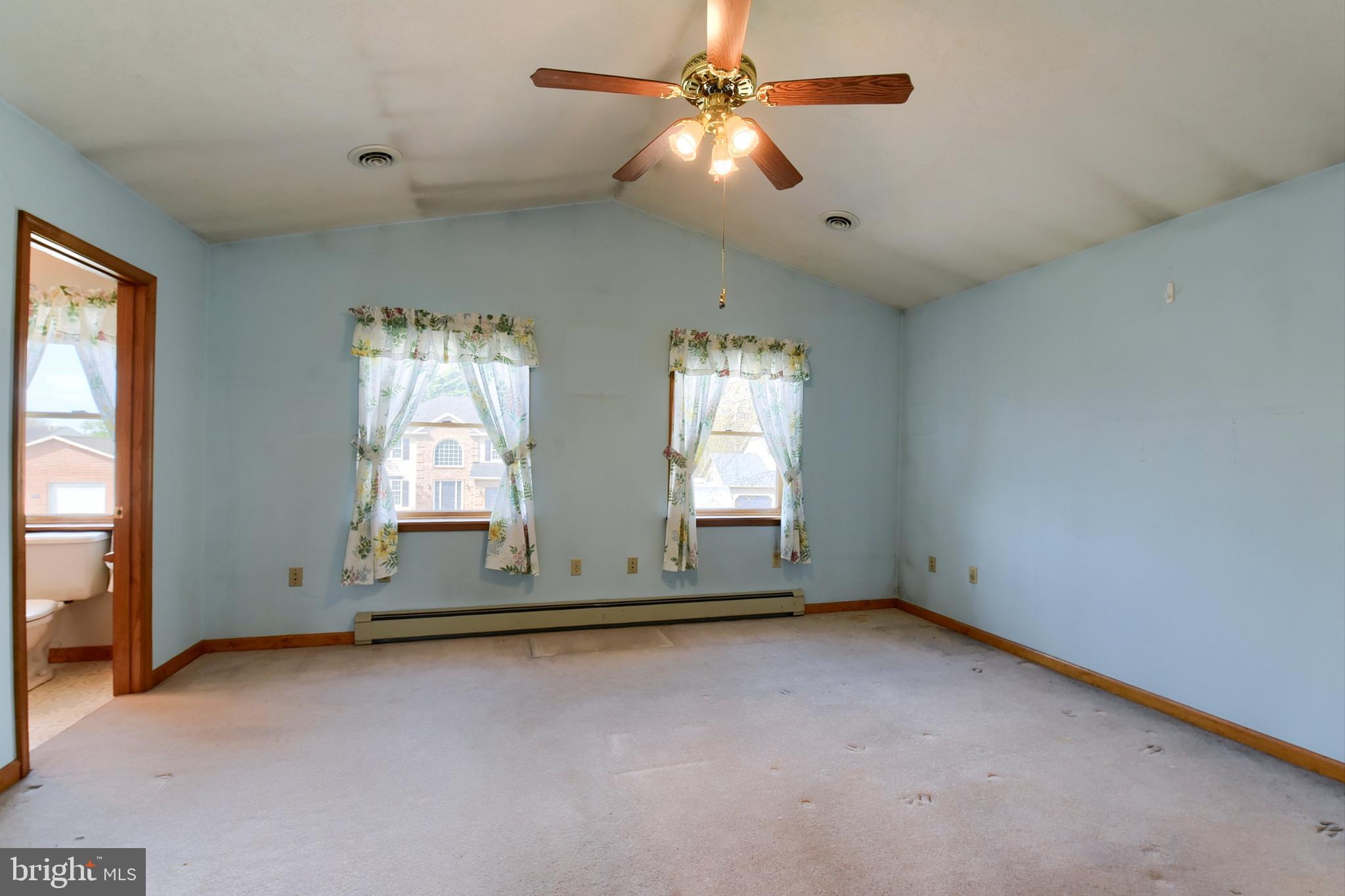 HOLLYWOOD ESTATES - Residential