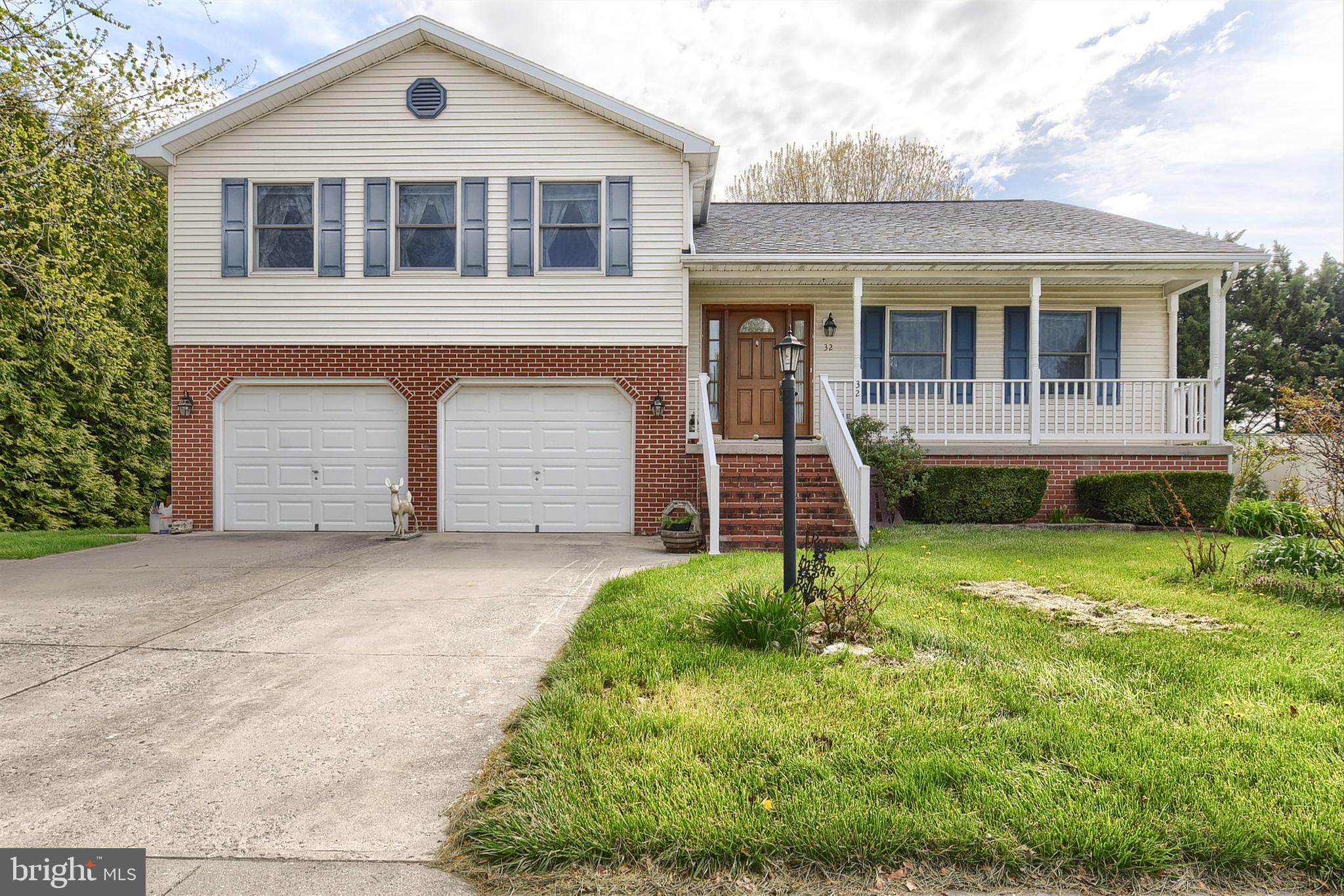 HOLLYWOOD ESTATES - Residential