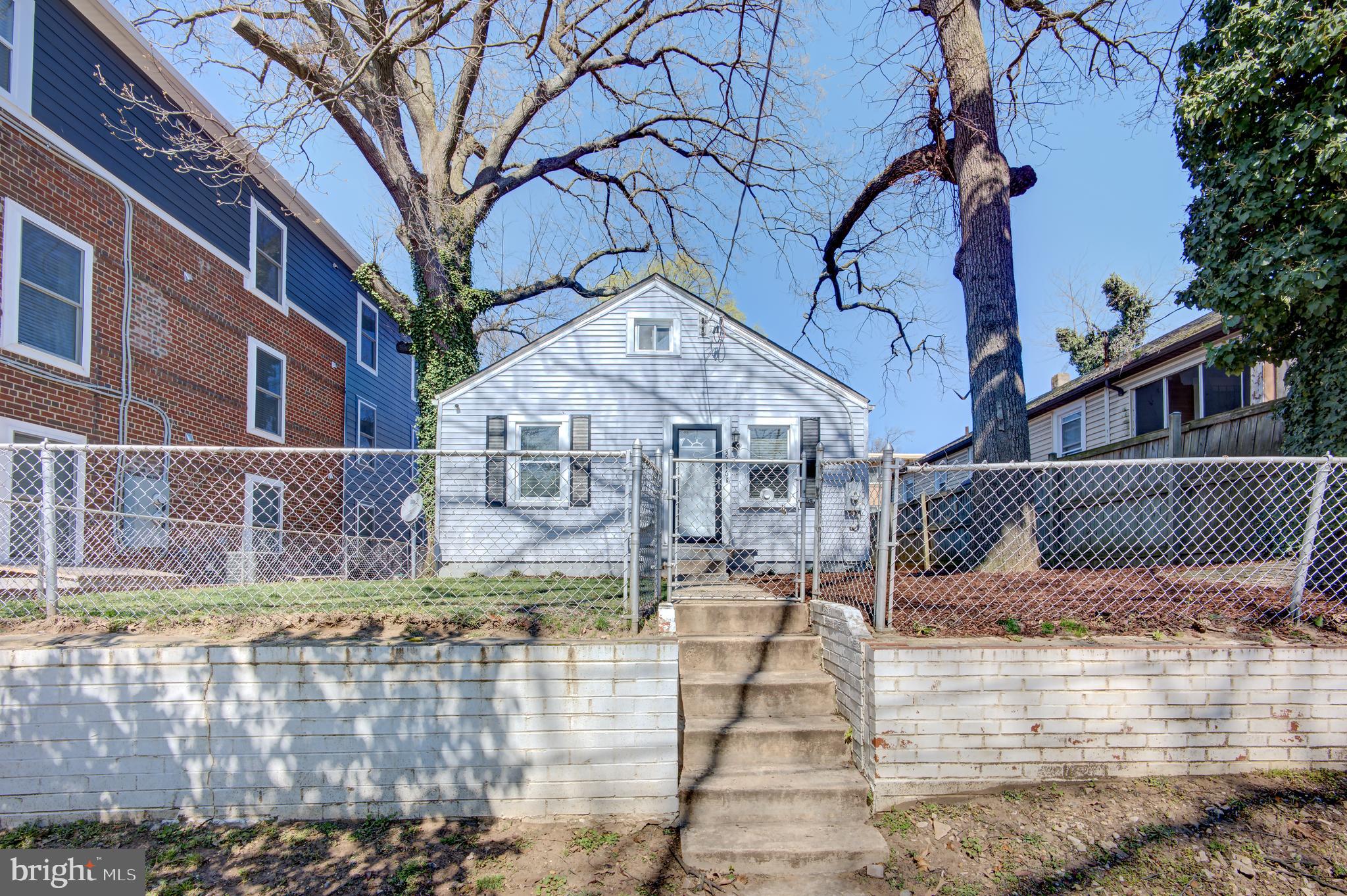 3216 DUBOIS PLACE SE