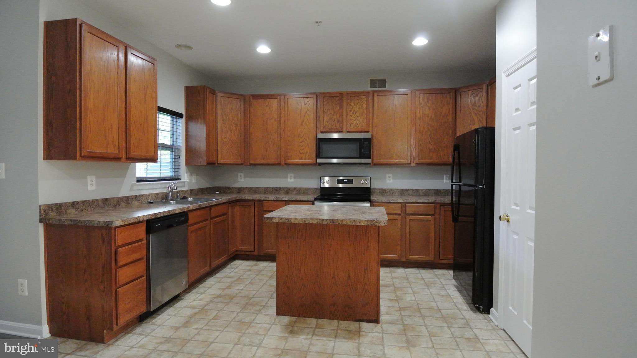 ASHBY PLACE II - Residential Lease