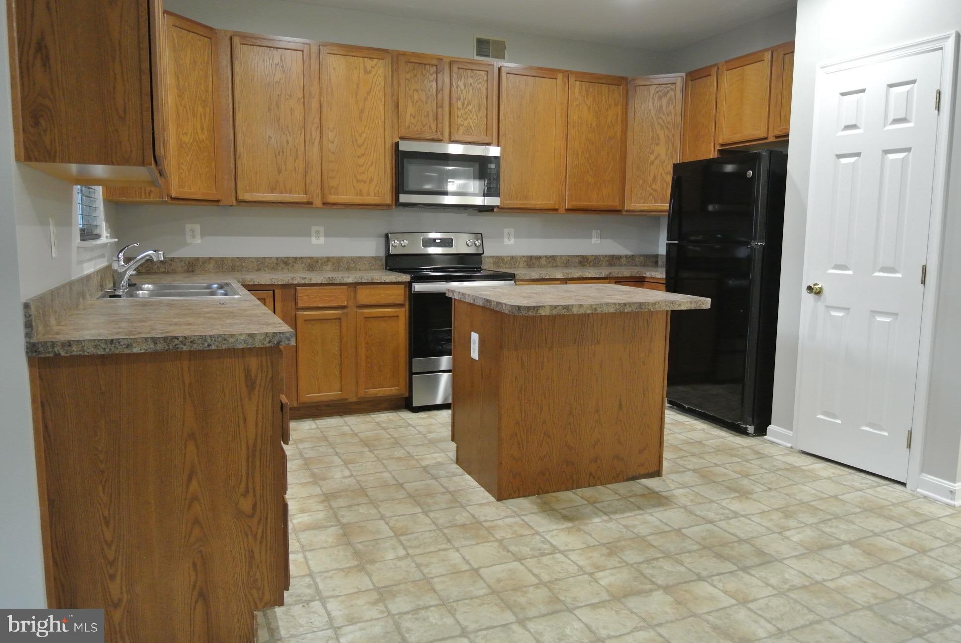 ASHBY PLACE II - Residential Lease