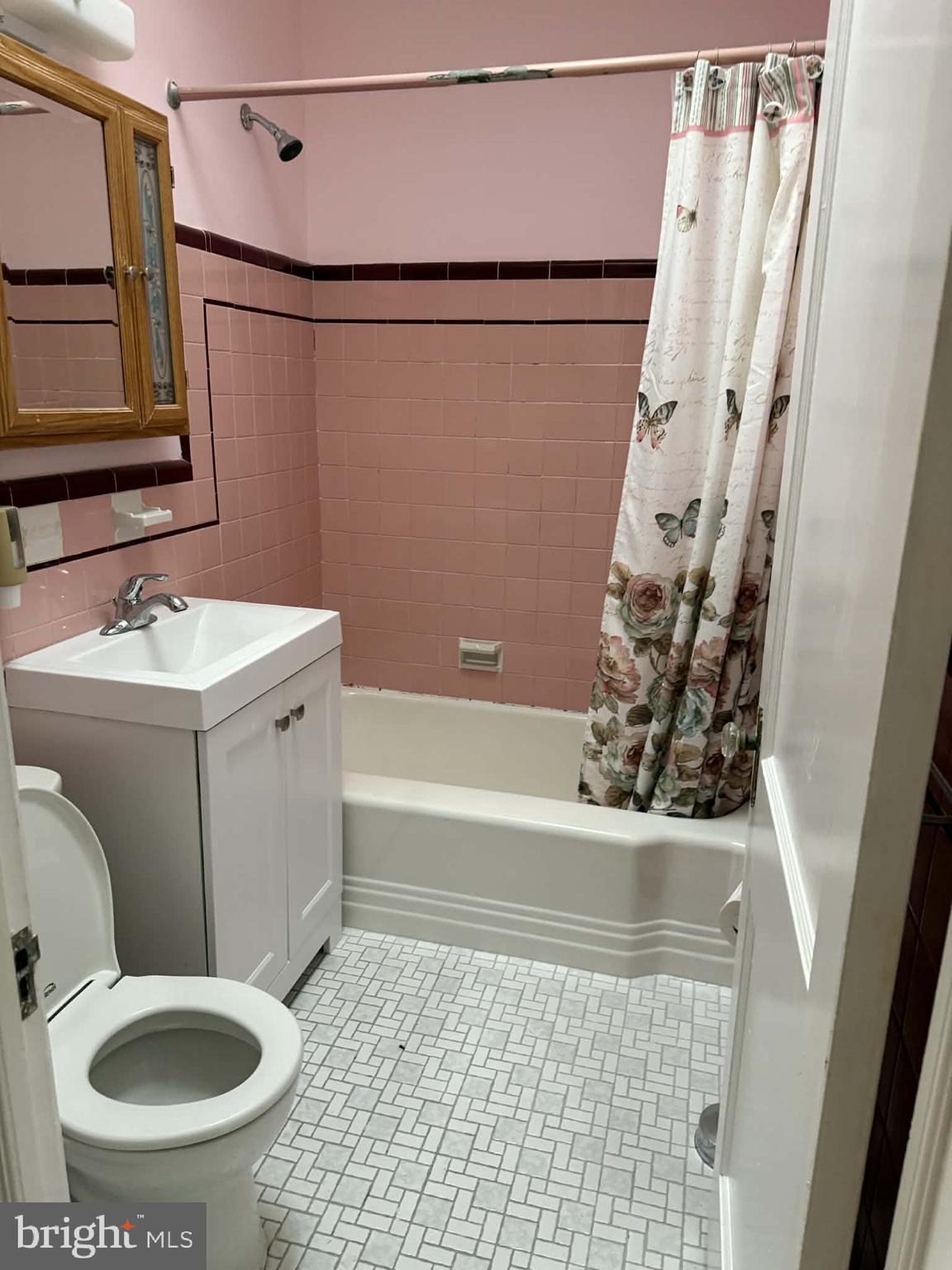 OXFORD CIRCLE - Residential