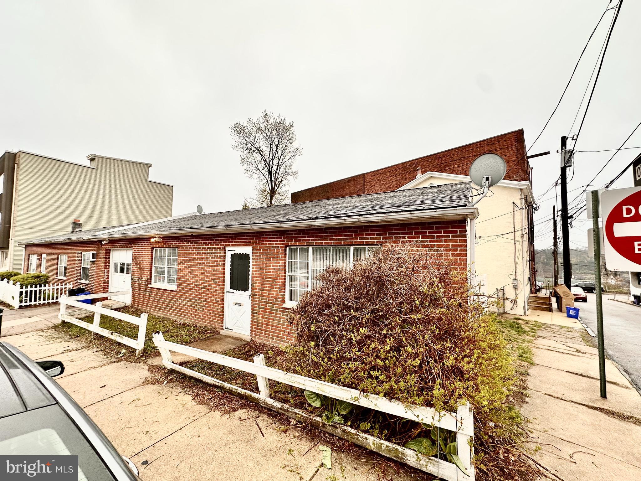 ROXBOROUGH - Residential Lease