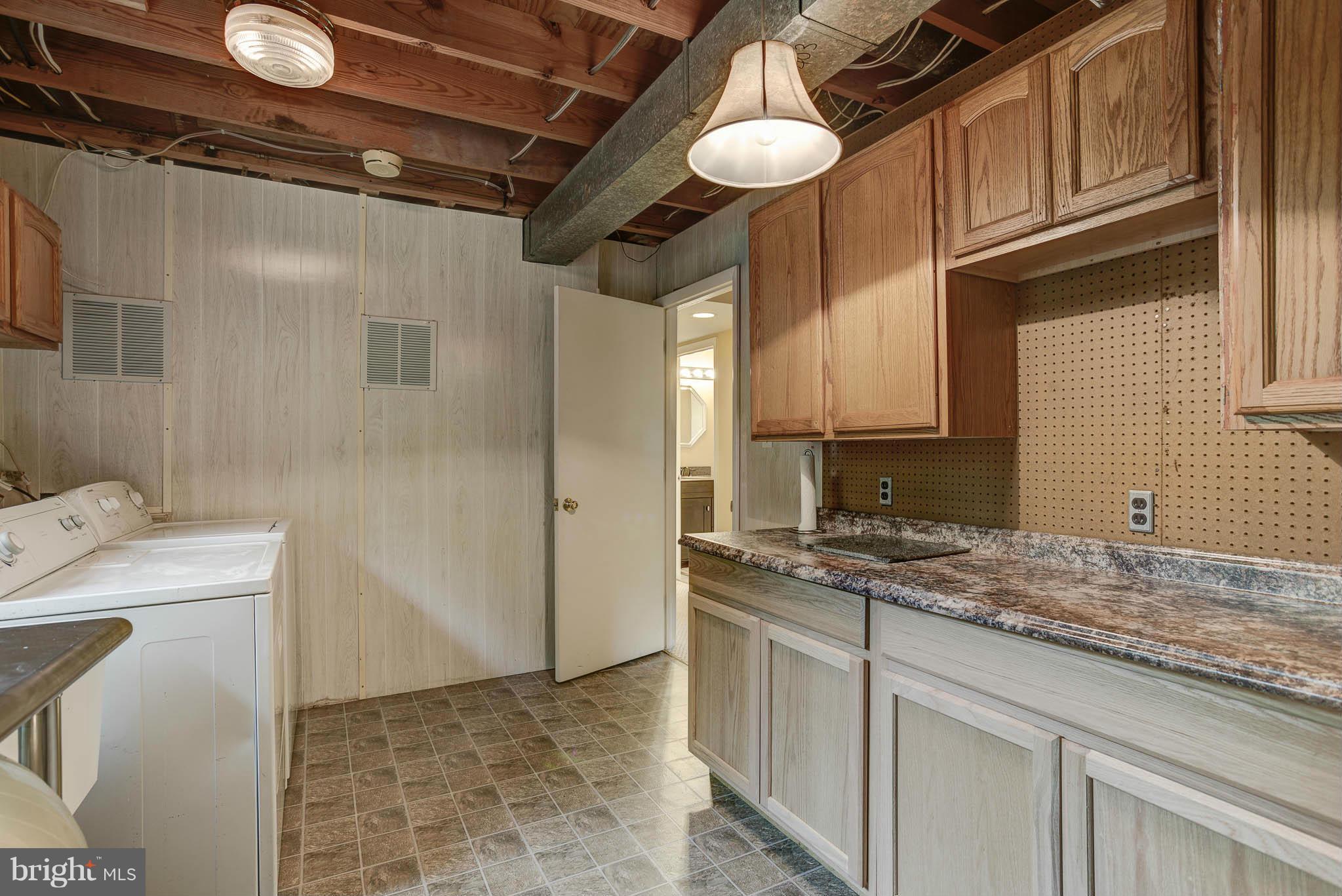 KINGSTON CHASE - Residential