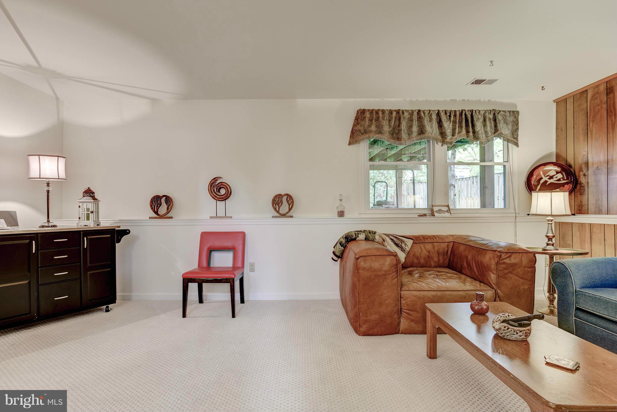 KINGSTON CHASE - Residential