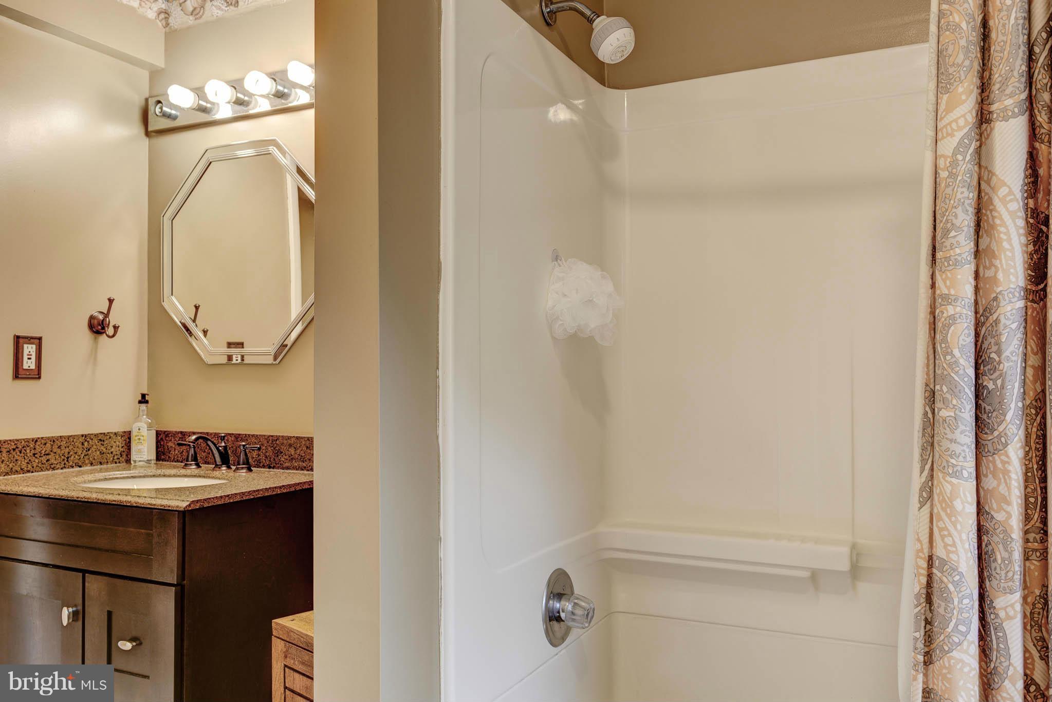 KINGSTON CHASE - Residential