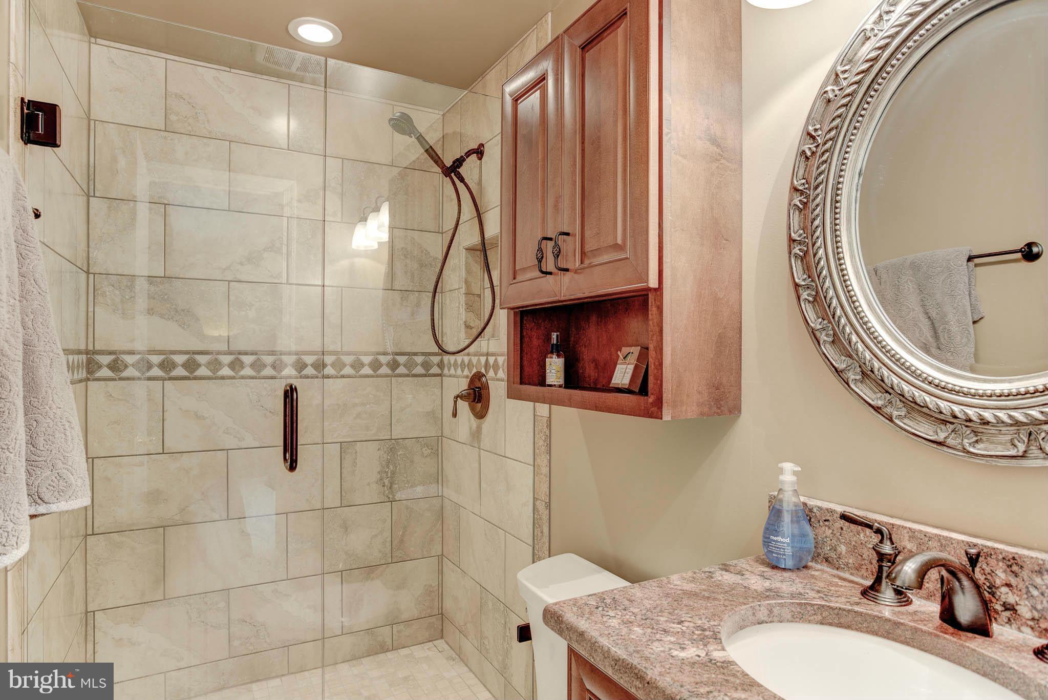 KINGSTON CHASE - Residential