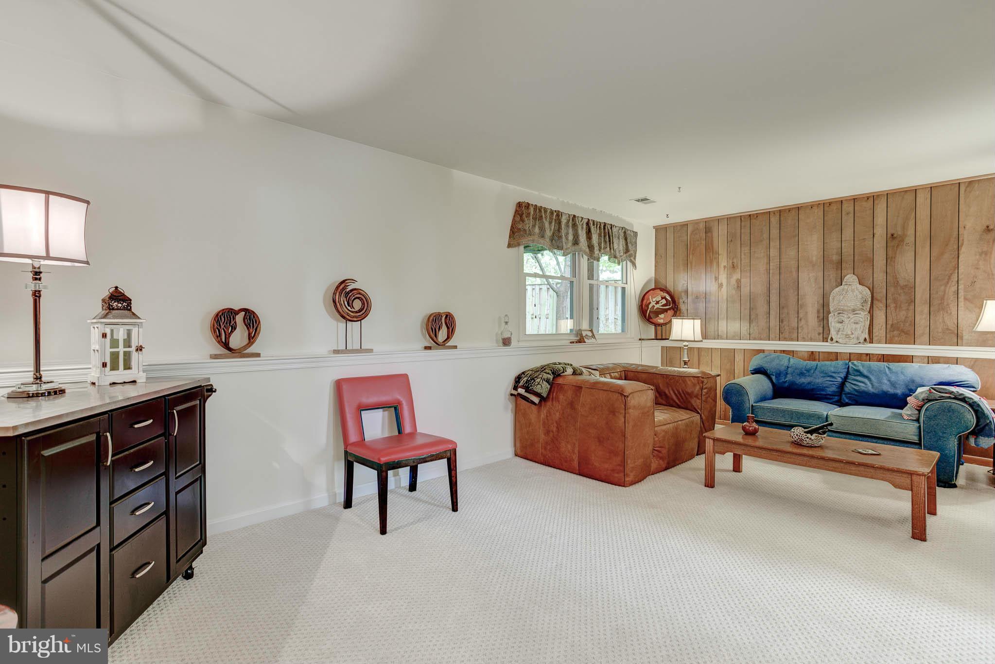 KINGSTON CHASE - Residential