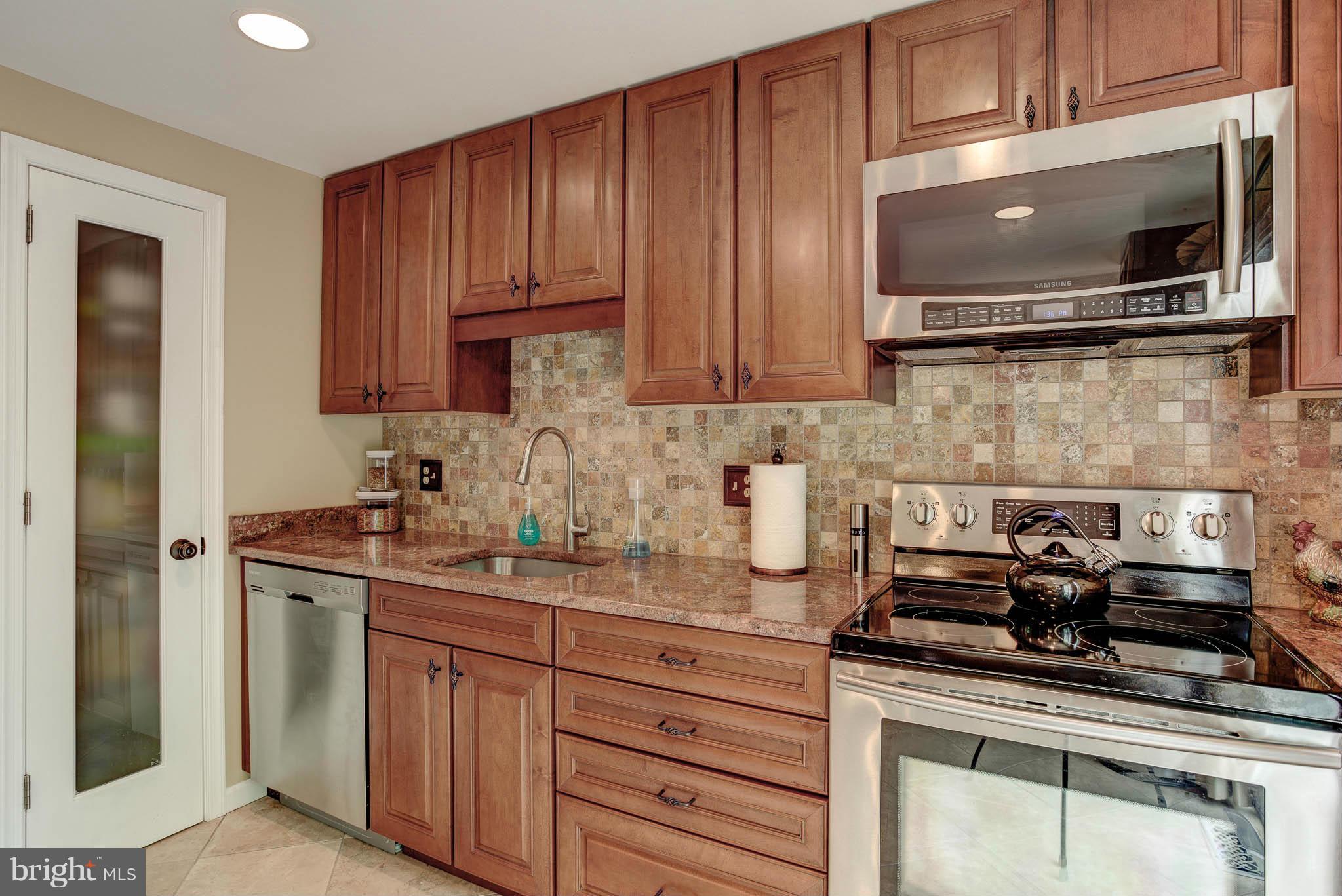 KINGSTON CHASE - Residential