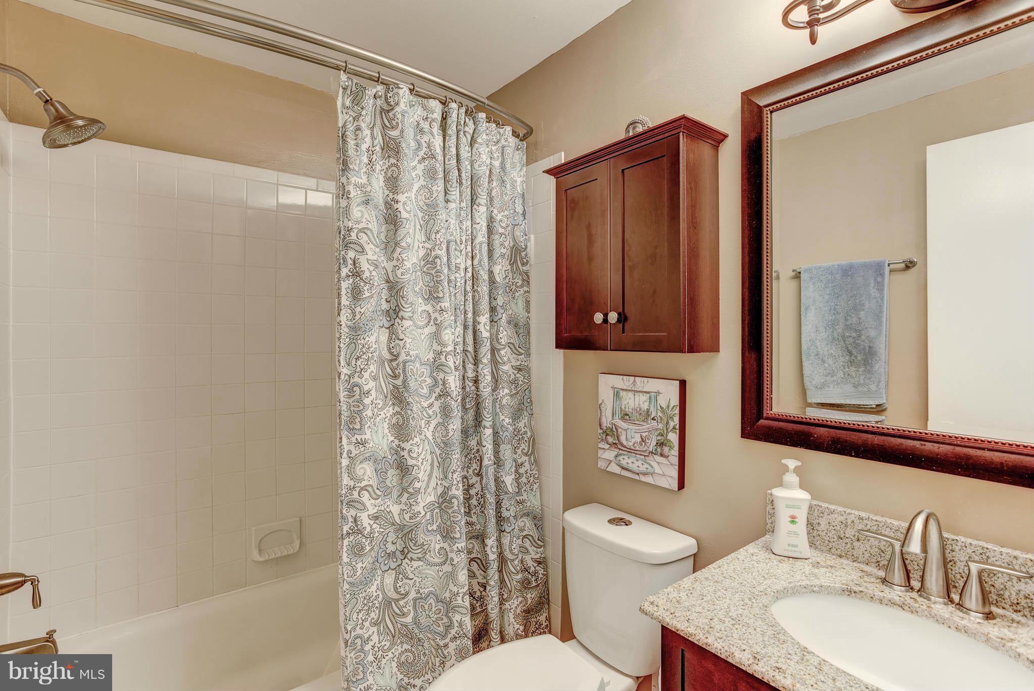 KINGSTON CHASE - Residential