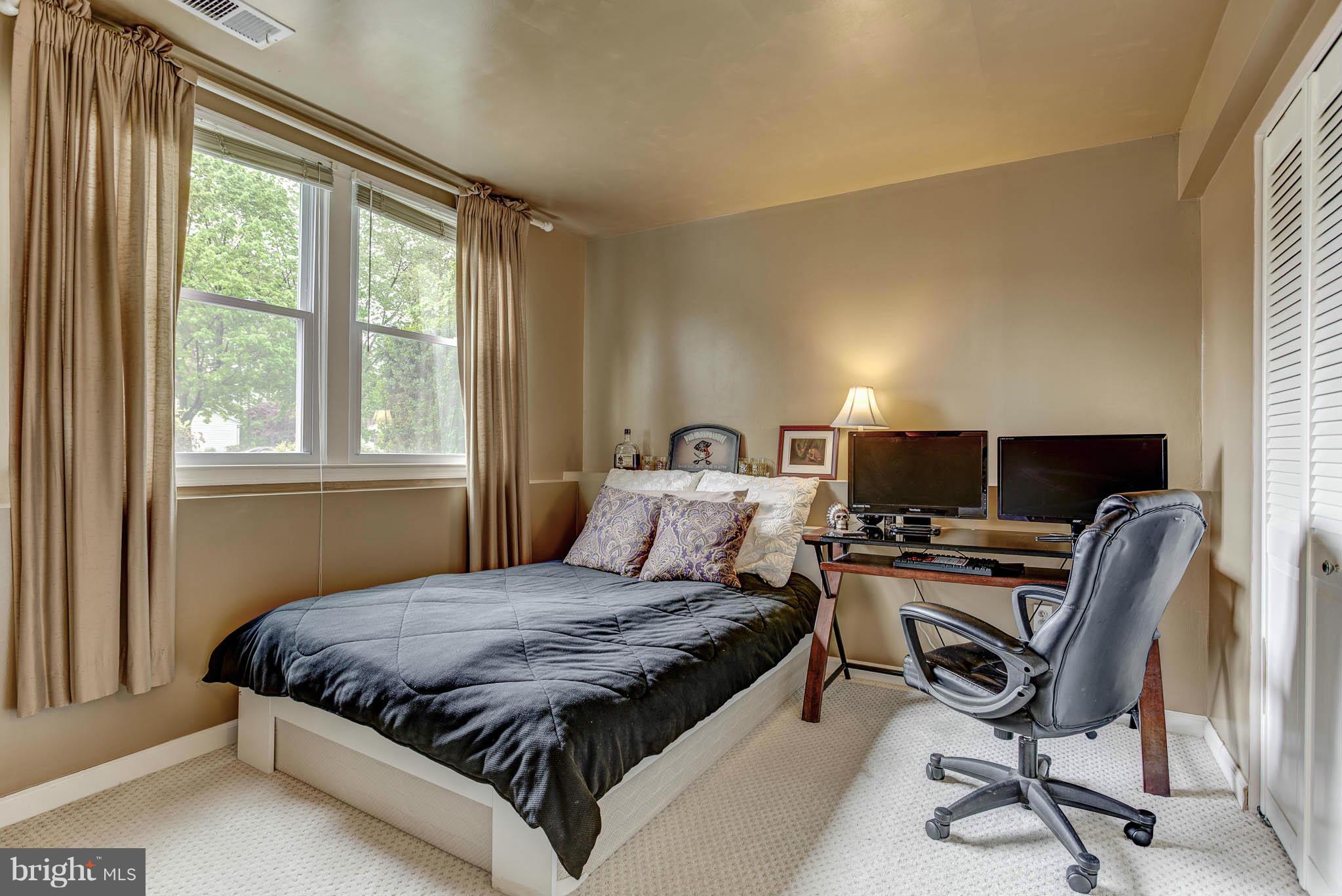 KINGSTON CHASE - Residential