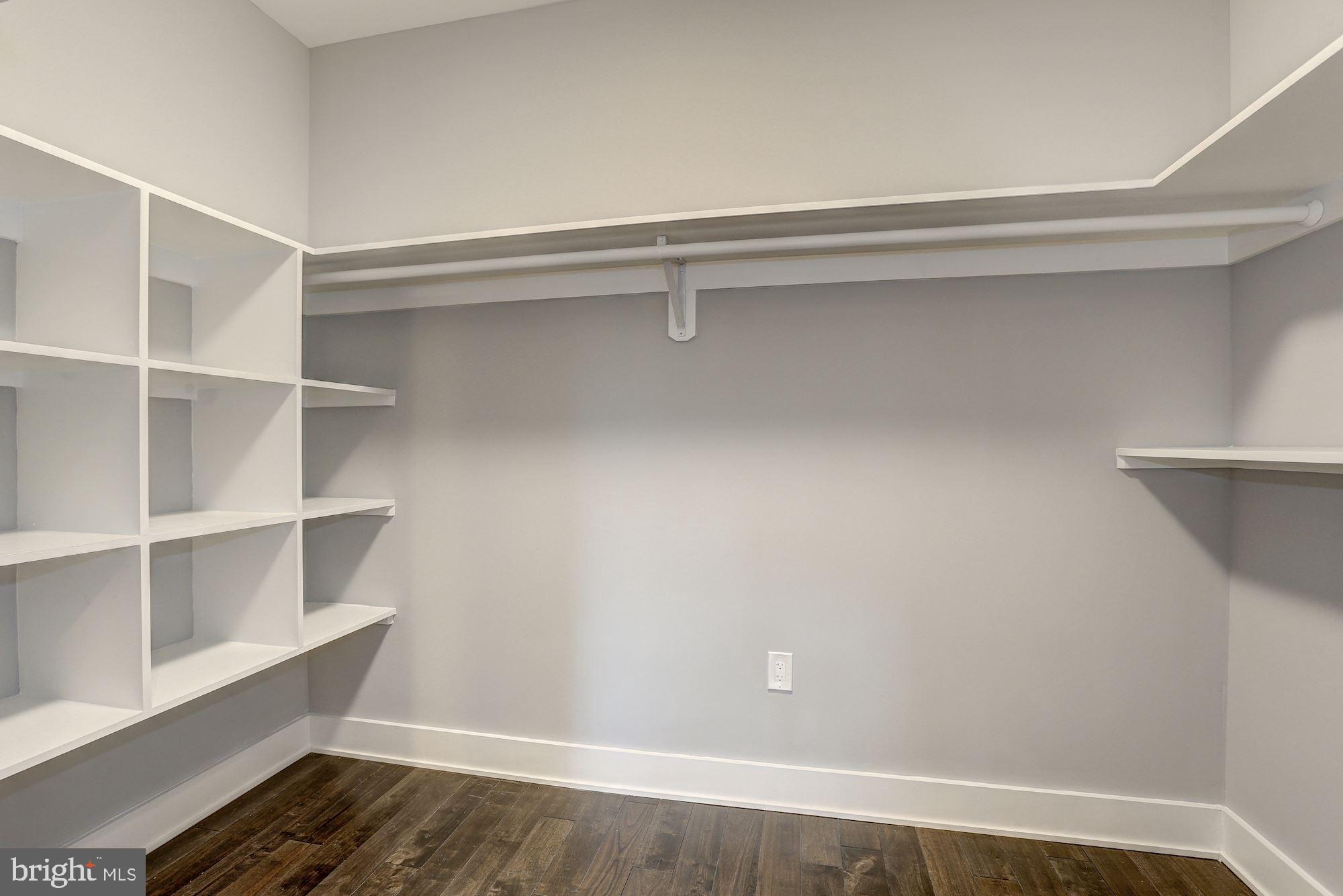 KENSINGTON ESTATES - Residential