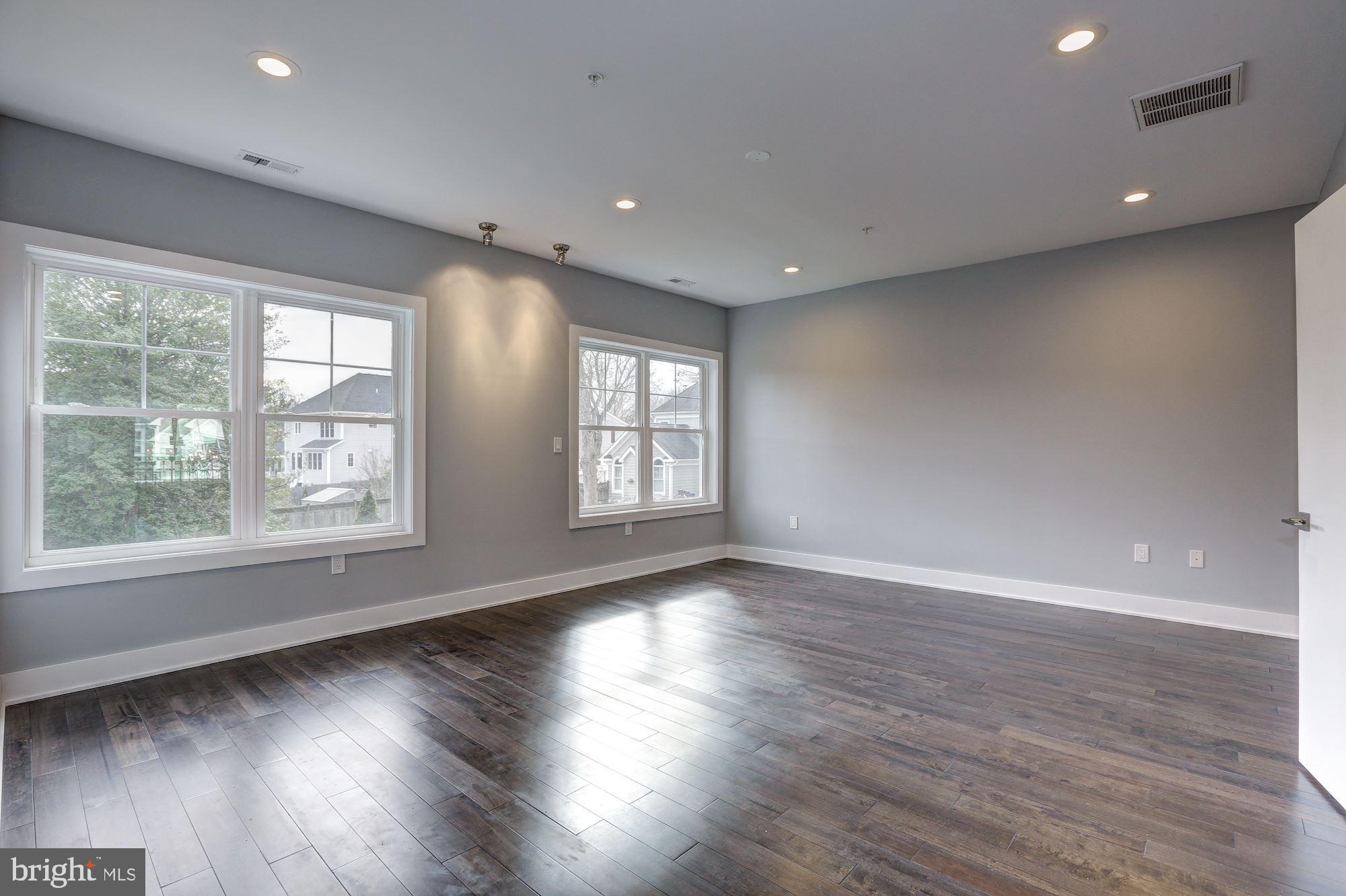 KENSINGTON ESTATES - Residential