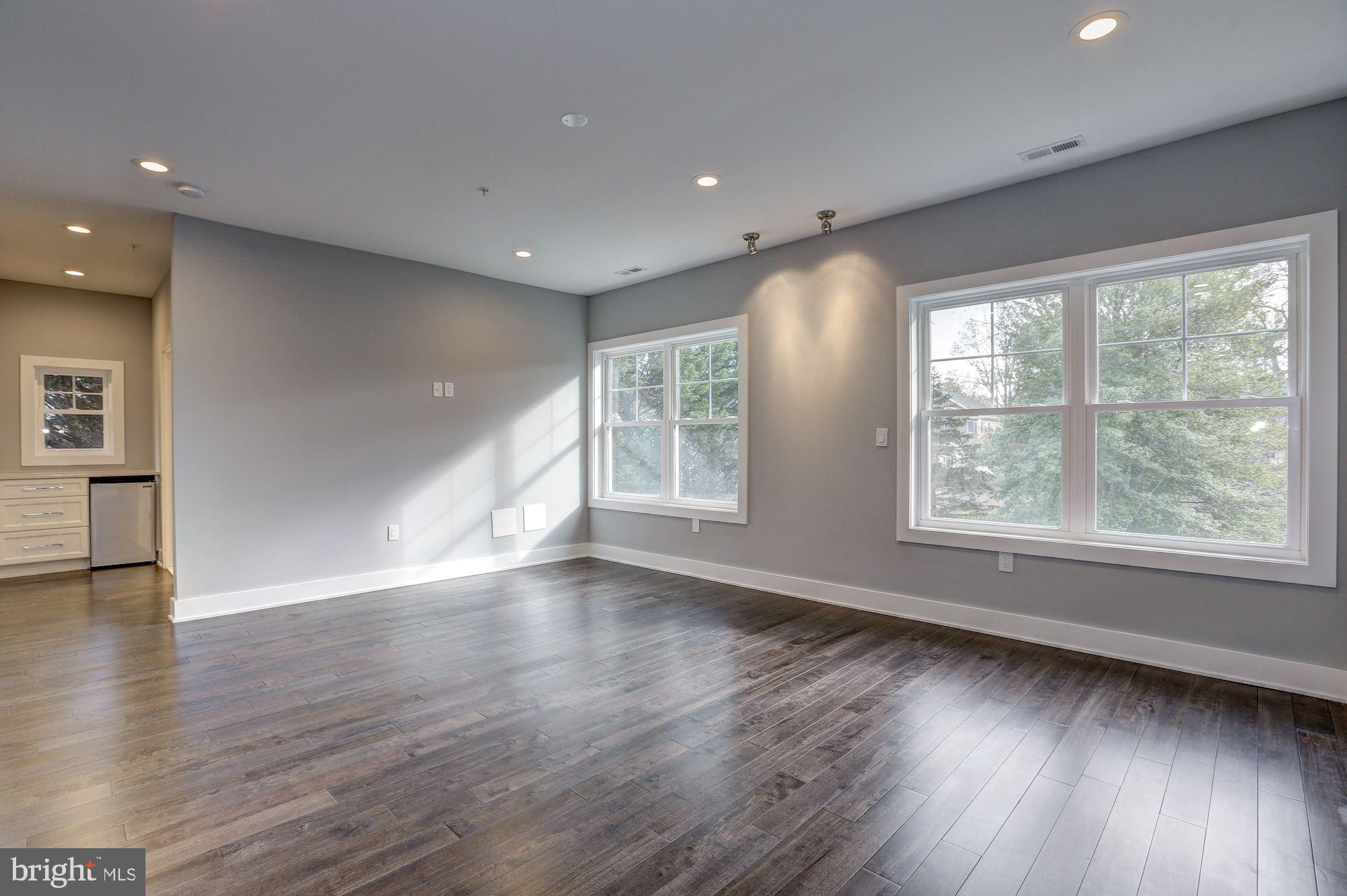 KENSINGTON ESTATES - Residential