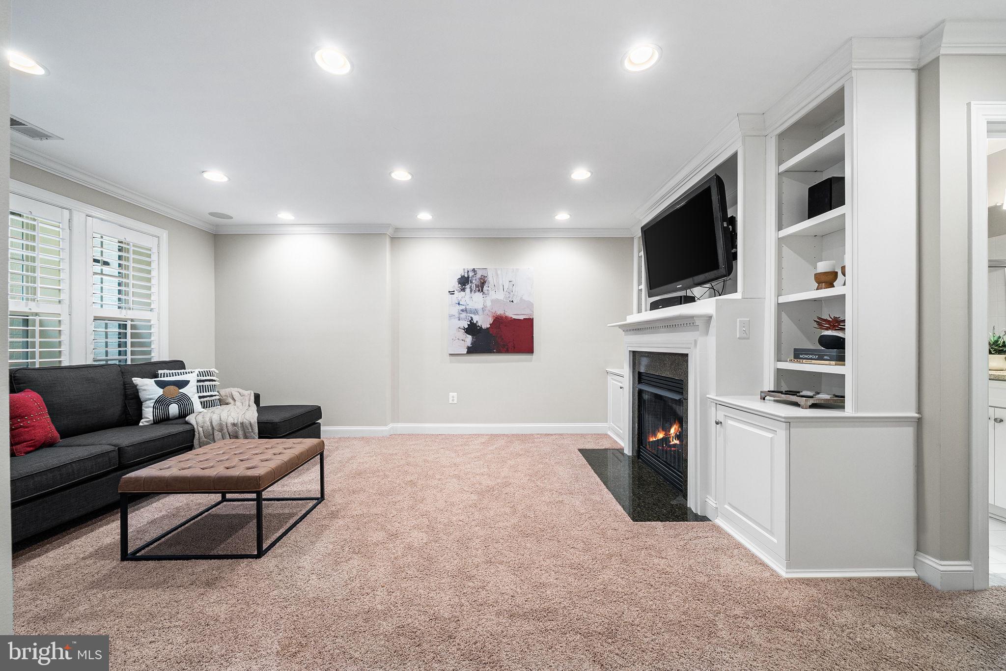 MADISON MEWS - Residential