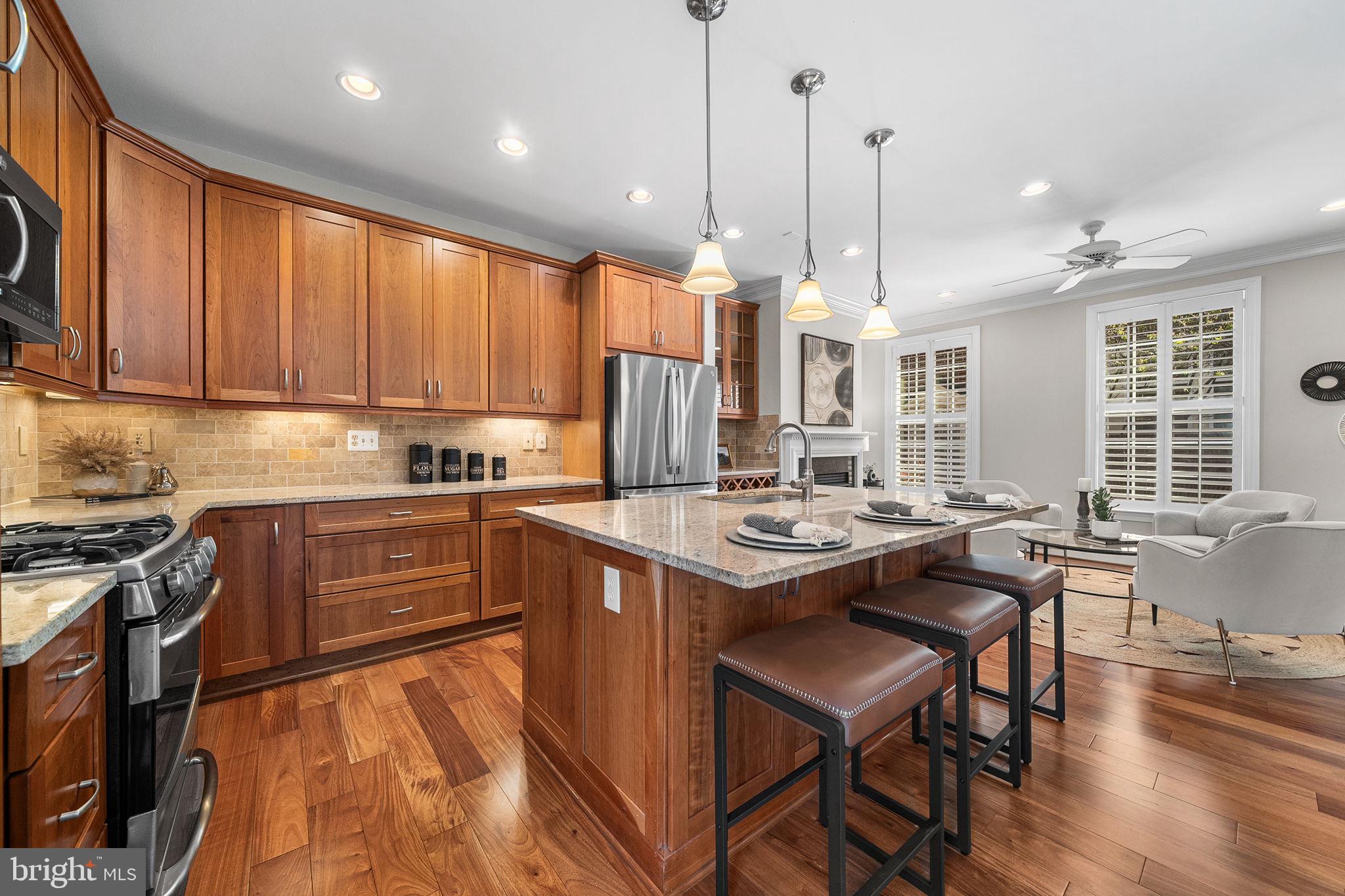 MADISON MEWS - Residential