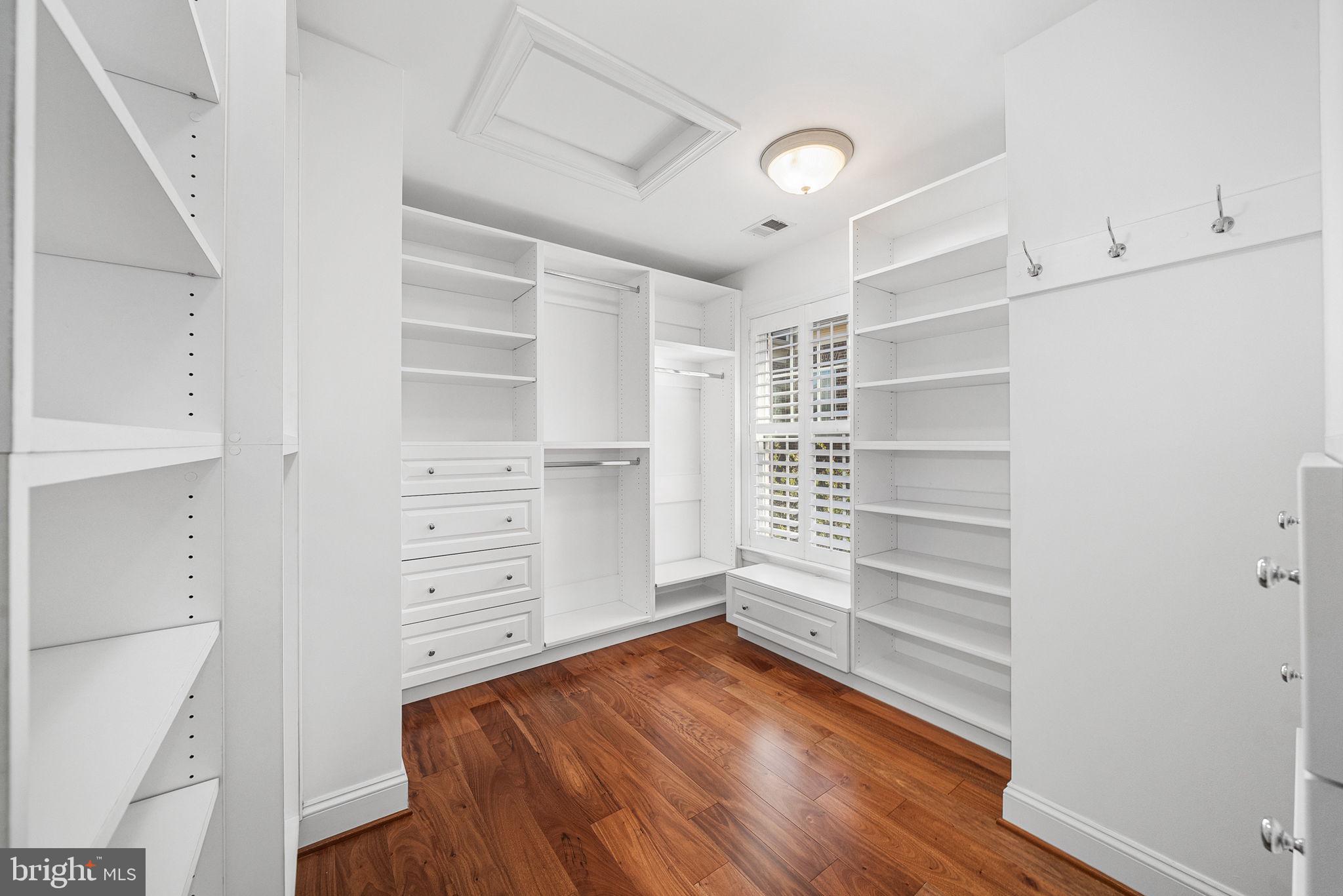 MADISON MEWS - Residential