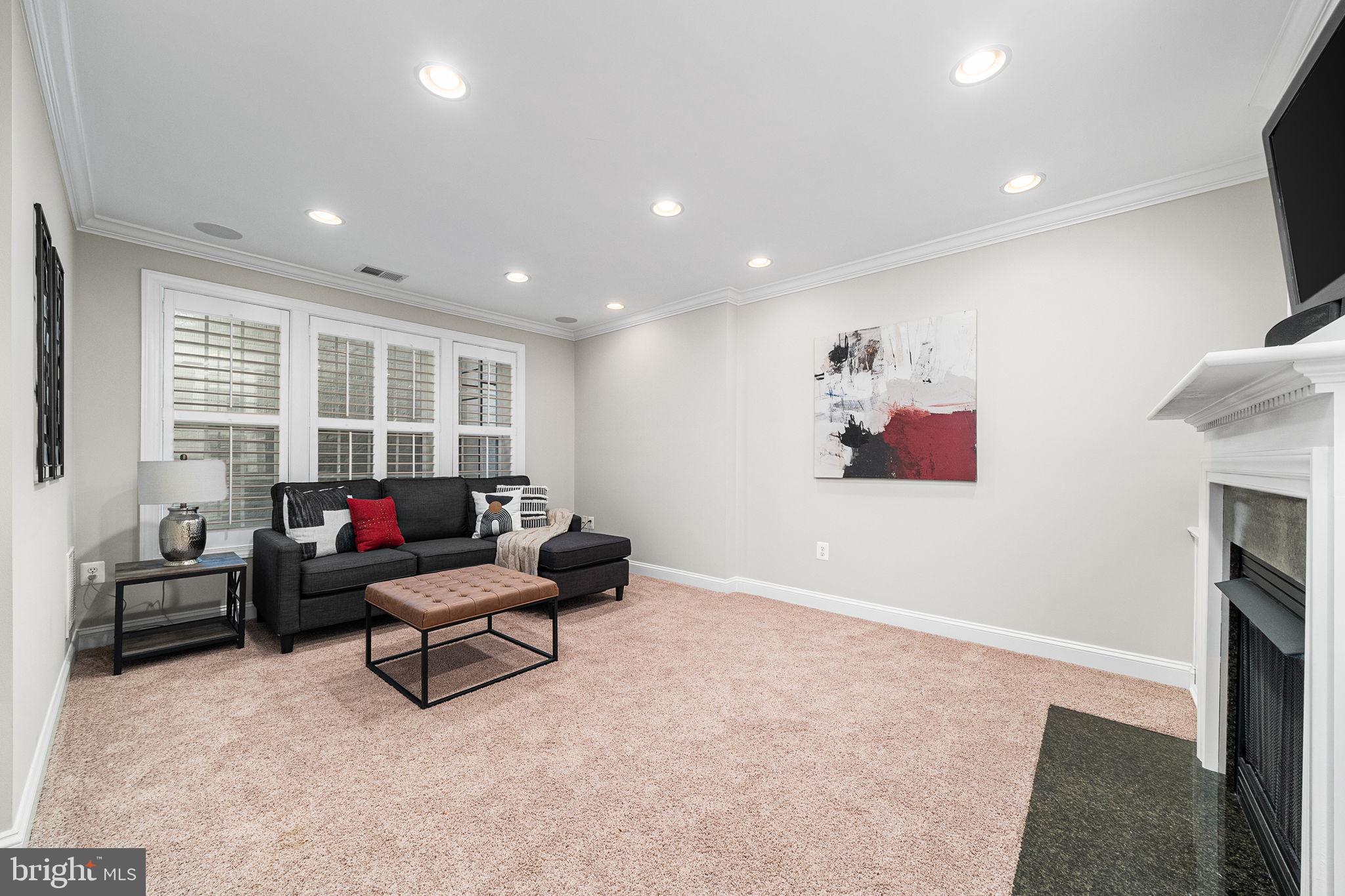 MADISON MEWS - Residential