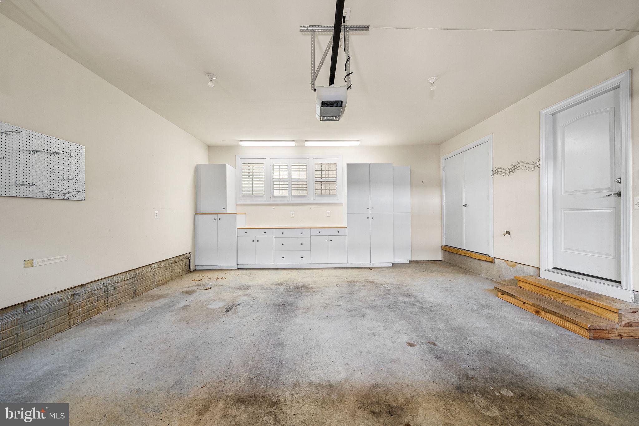 MADISON MEWS - Residential