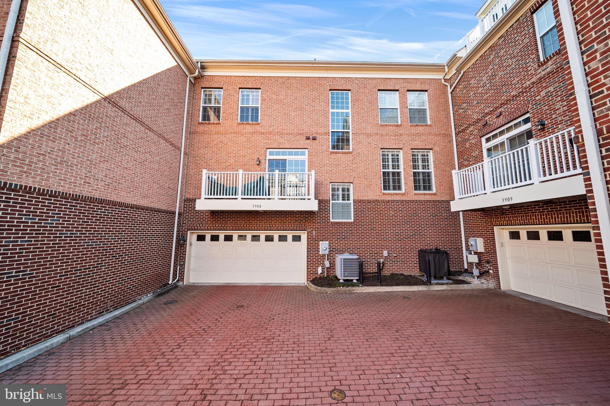 MADISON MEWS - Residential