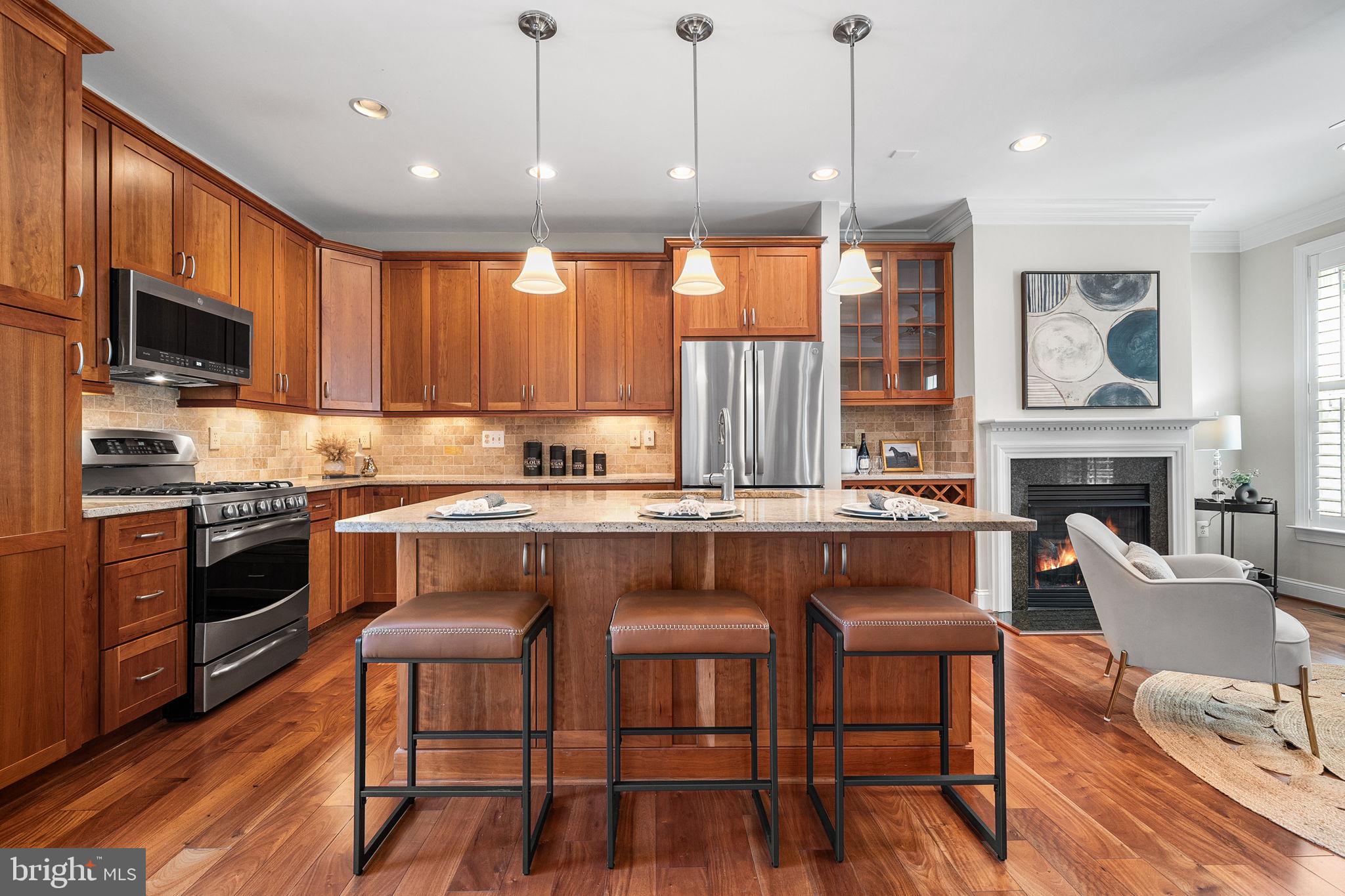 MADISON MEWS - Residential