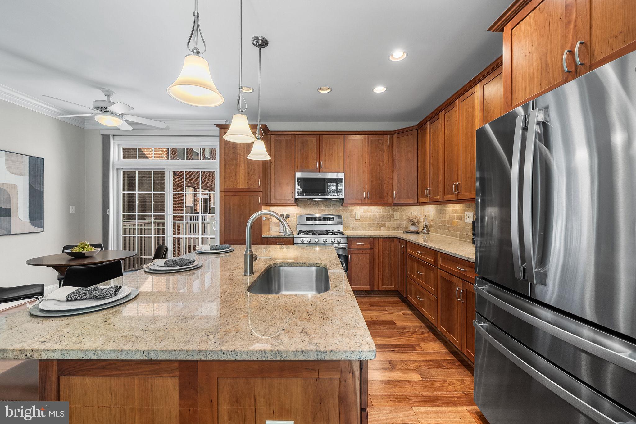 MADISON MEWS - Residential