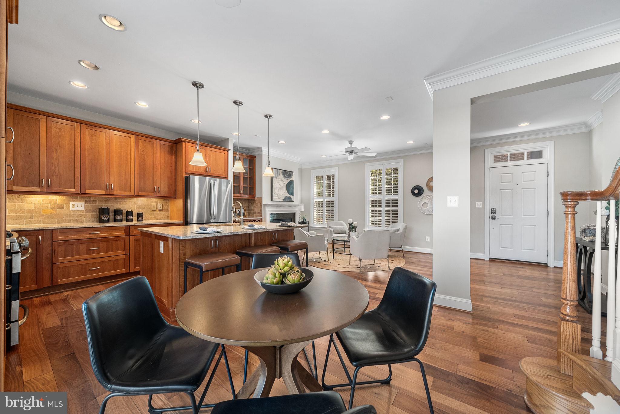 MADISON MEWS - Residential