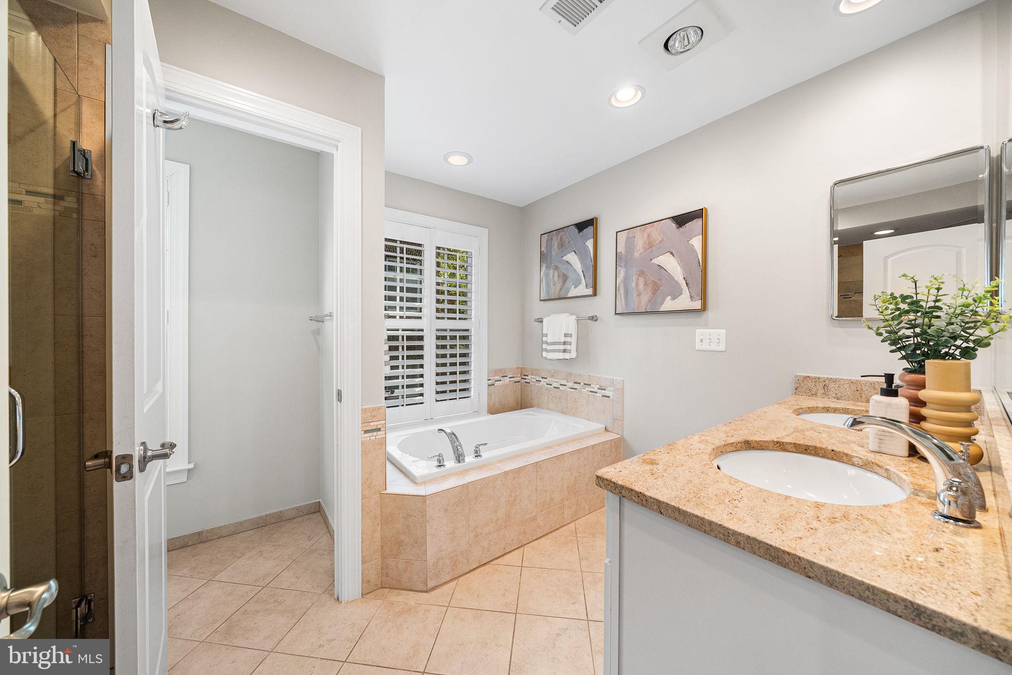 MADISON MEWS - Residential