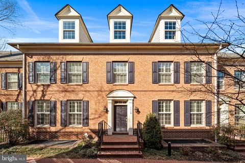 Photo of 3908 Madison Mews, FAIRFAX, VA 22030 (MLS # VAFC2008092)