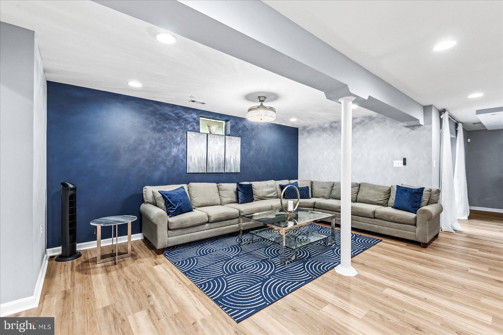 SOUTH RIDING - Residential