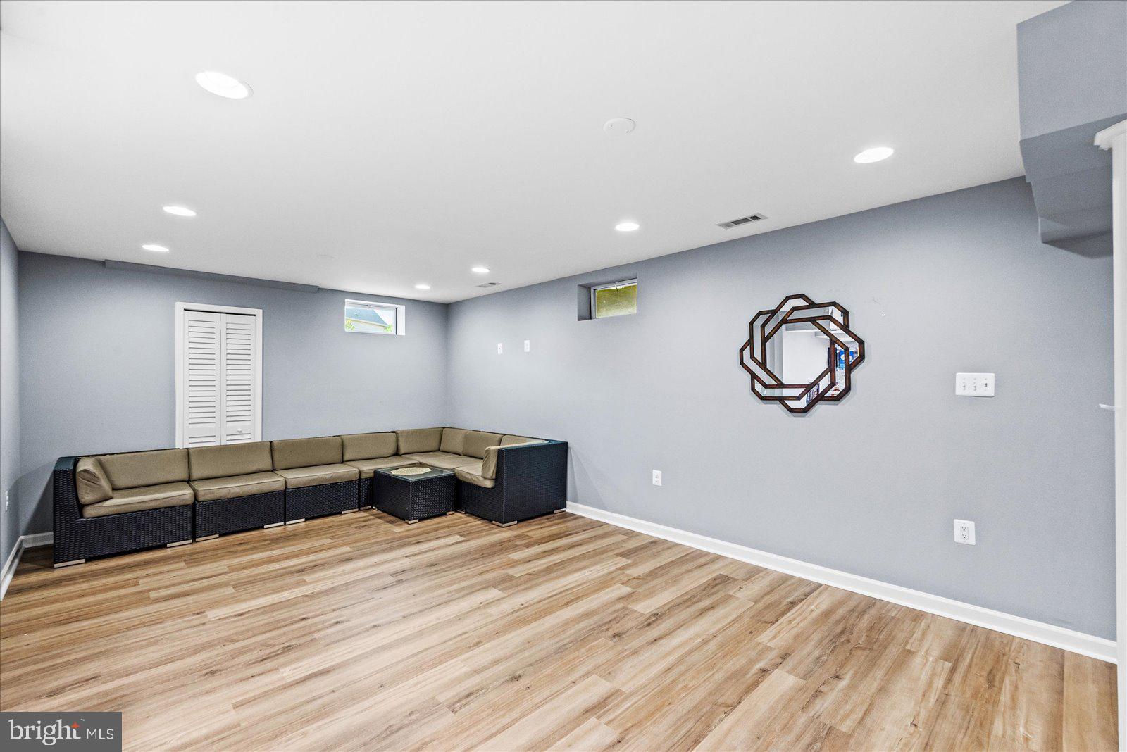 SOUTH RIDING - Residential