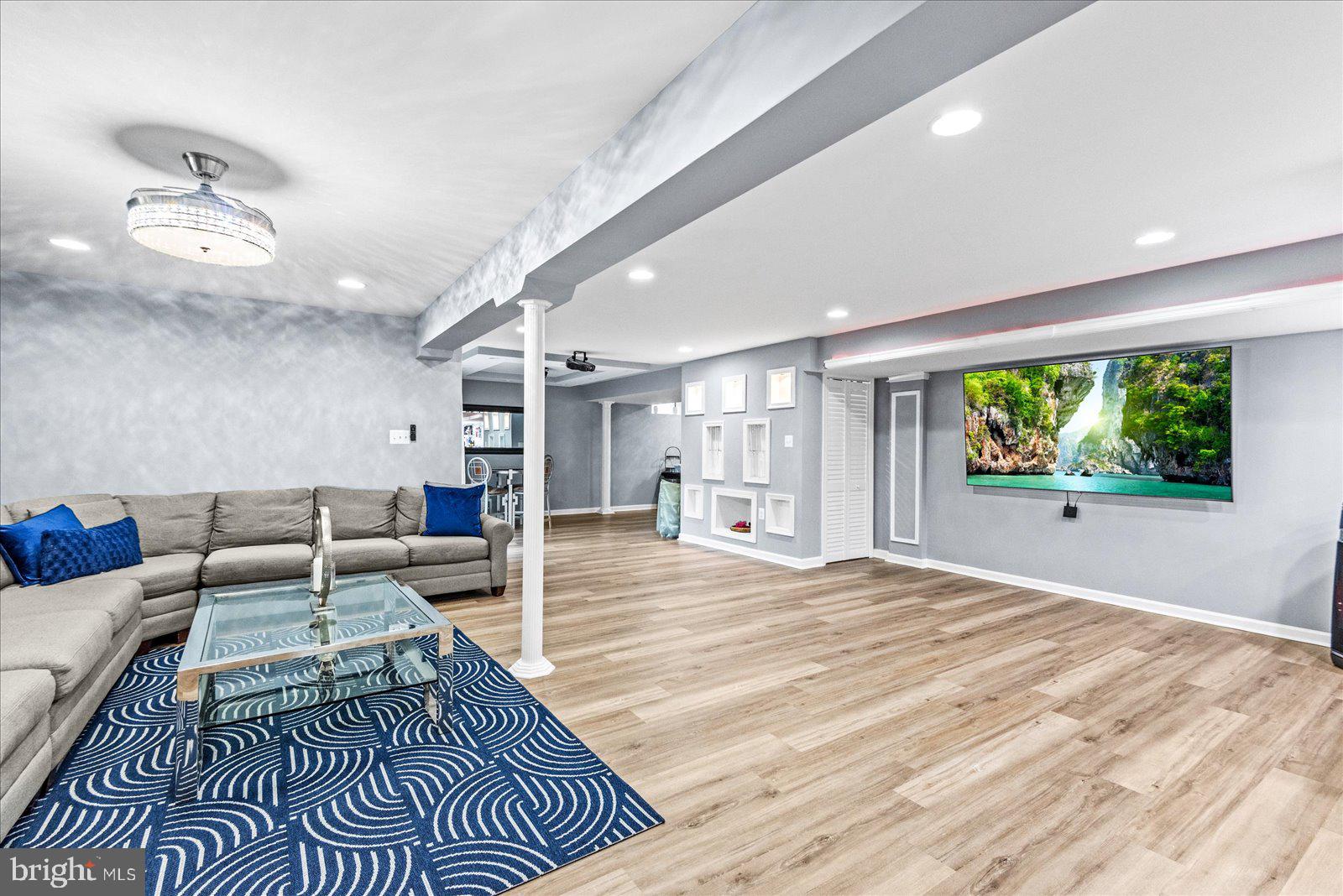 SOUTH RIDING - Residential