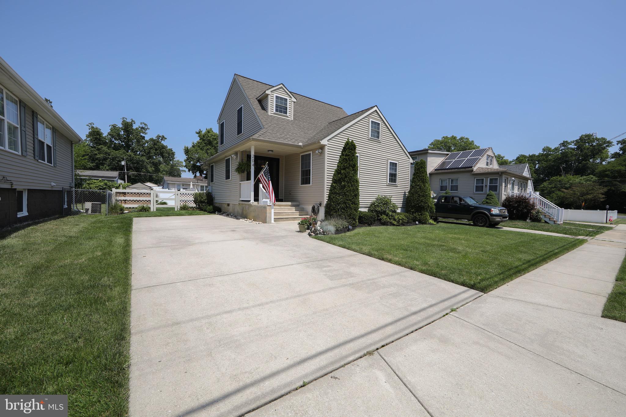 204 E MAIDEN LANE