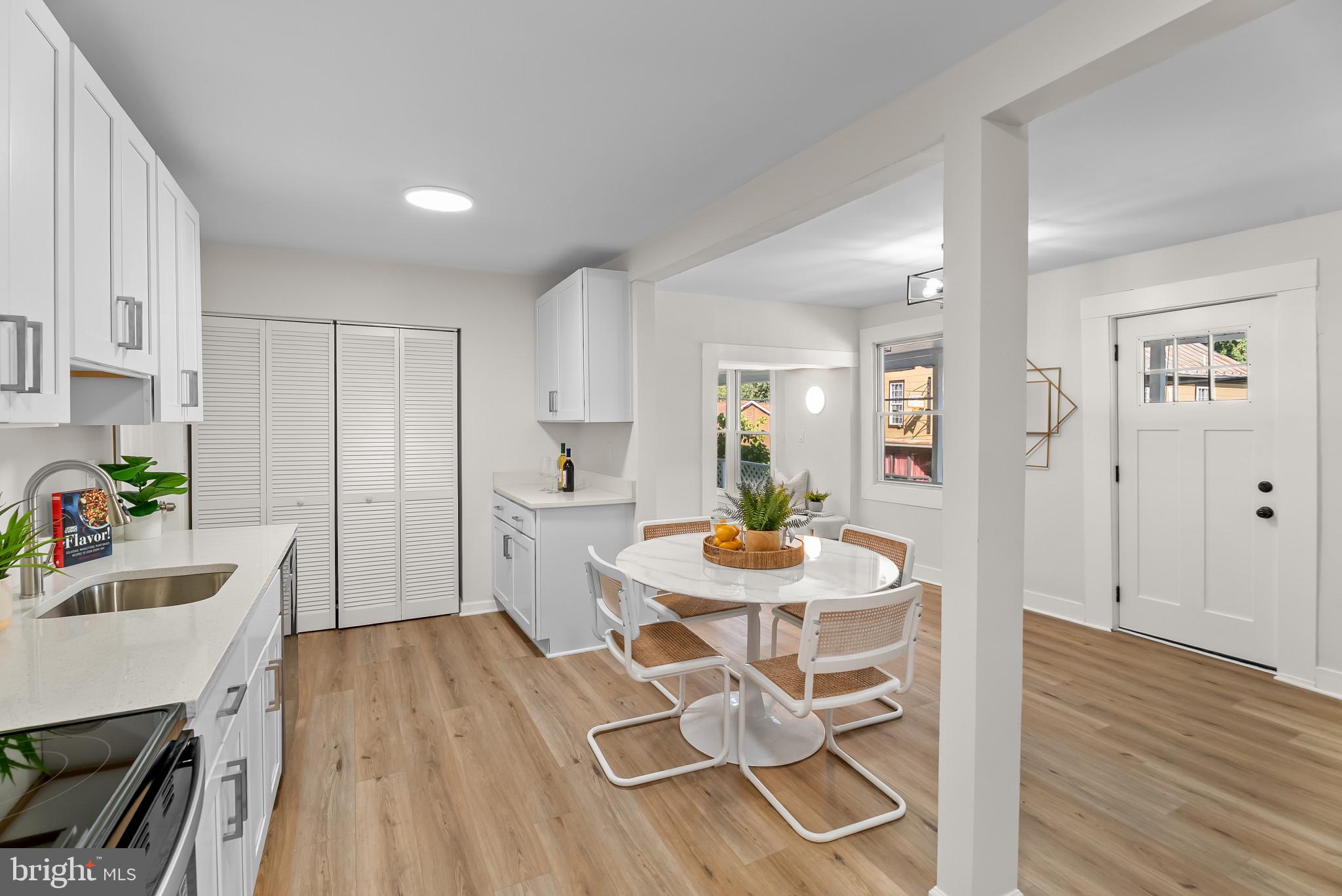 206 JEFFERSON PIKE