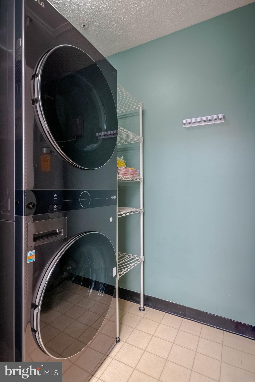 RIDERS RIDGE - Residential